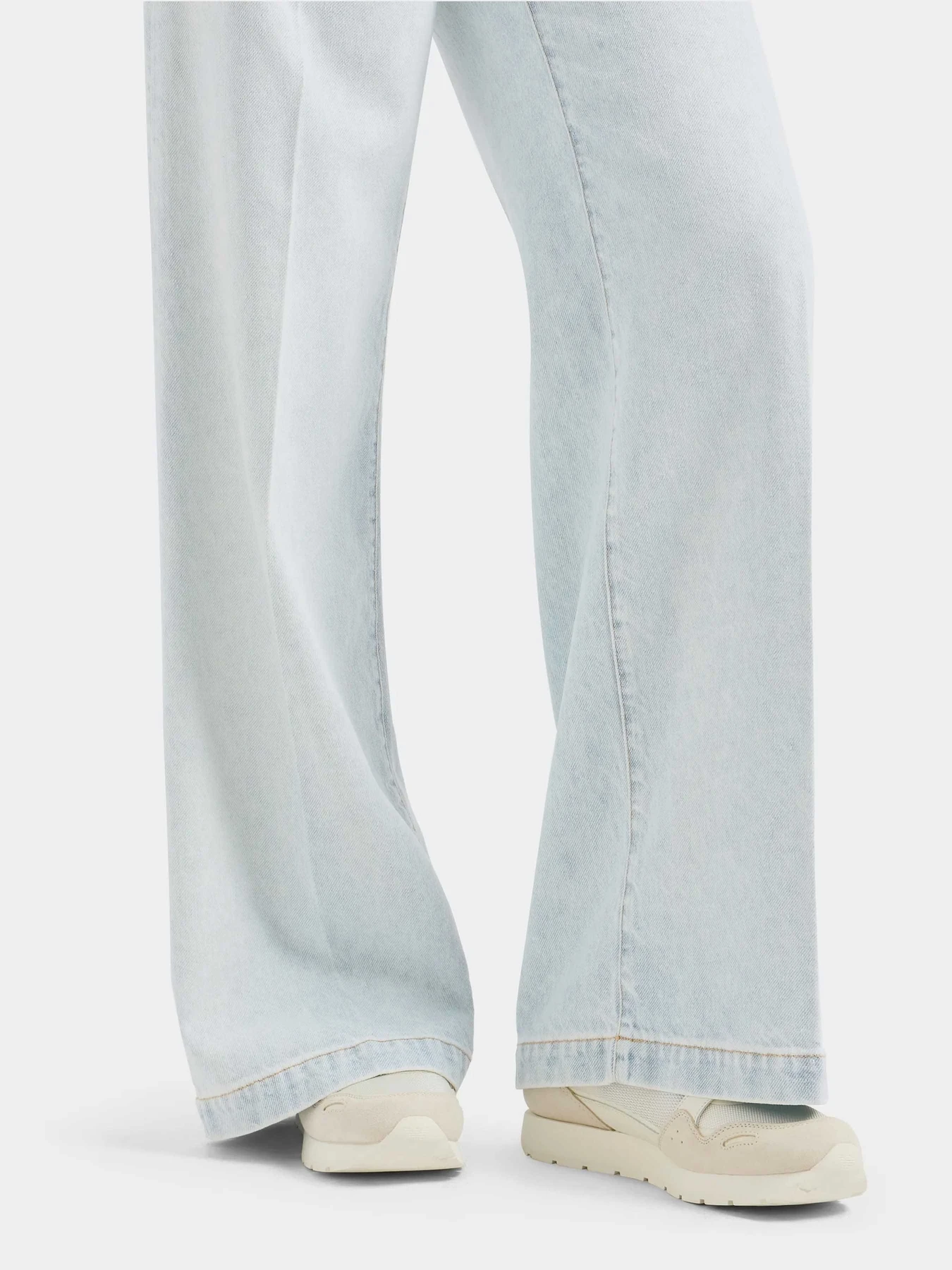 Джинси Emporio Armani модель 3D2J14-2DBLZ-0943 Джинси Emporio Armani модель 3D2J14-2DBLZ-0943 Фото