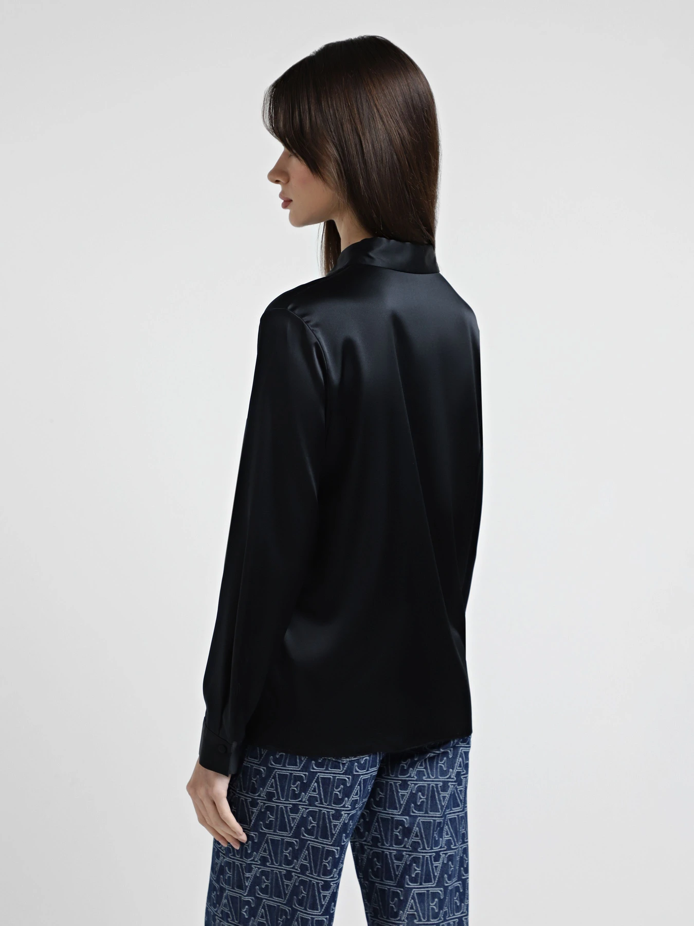 Рубашки Emporio Armani модель 8N2C39-2NXXZ-0999 Рубашки Emporio Armani модель 8N2C39-2NXXZ-0999 Фото