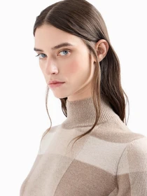 Свитры и кардиганы Emporio Armani модель EW000237-AF10748-F1015 Фото