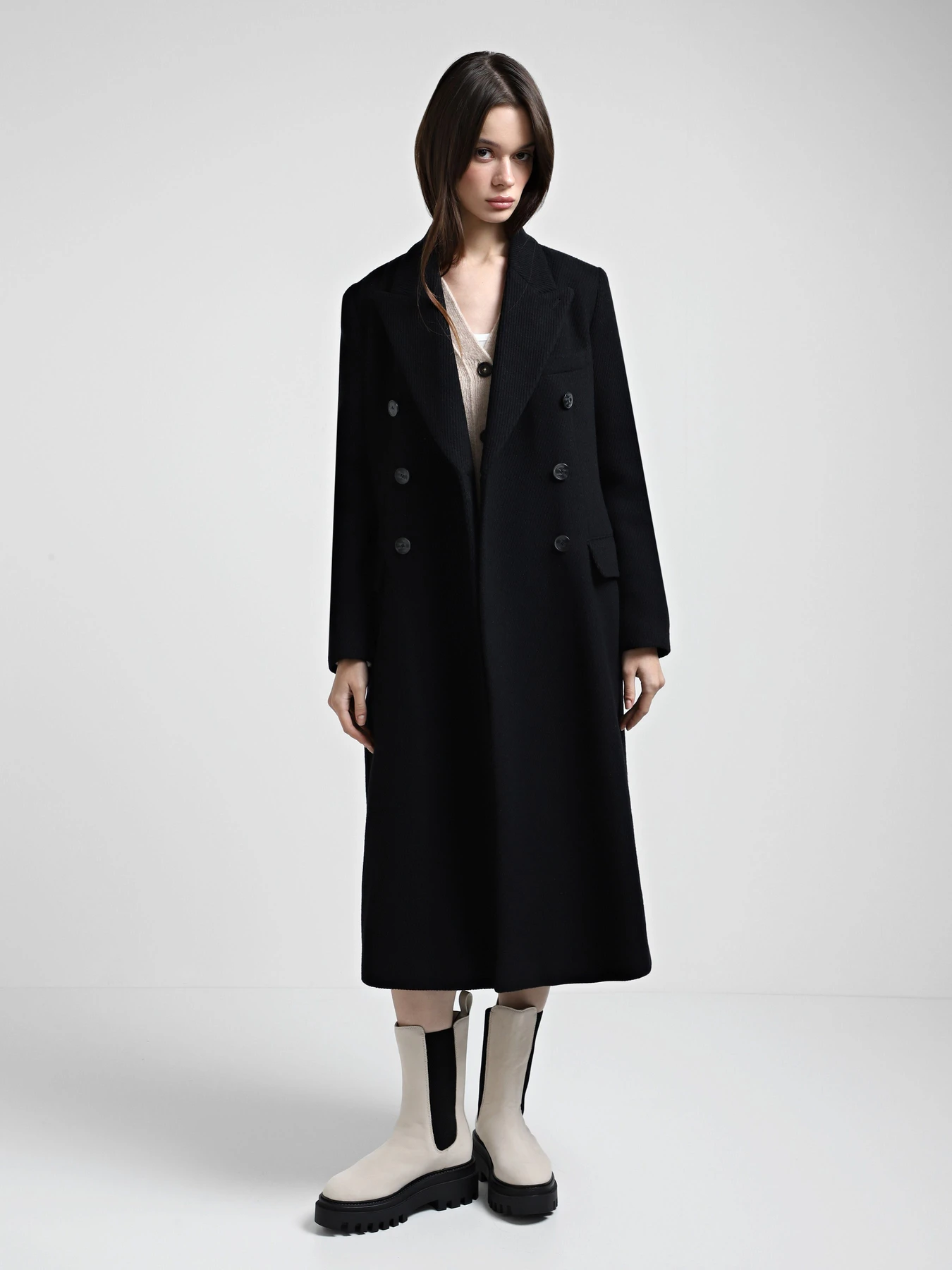 Пальто и плащи Emporio Armani модель EW000335-AF10226-UC001 Пальто и плащи Emporio Armani модель EW000335-AF10226-UC001 Фото