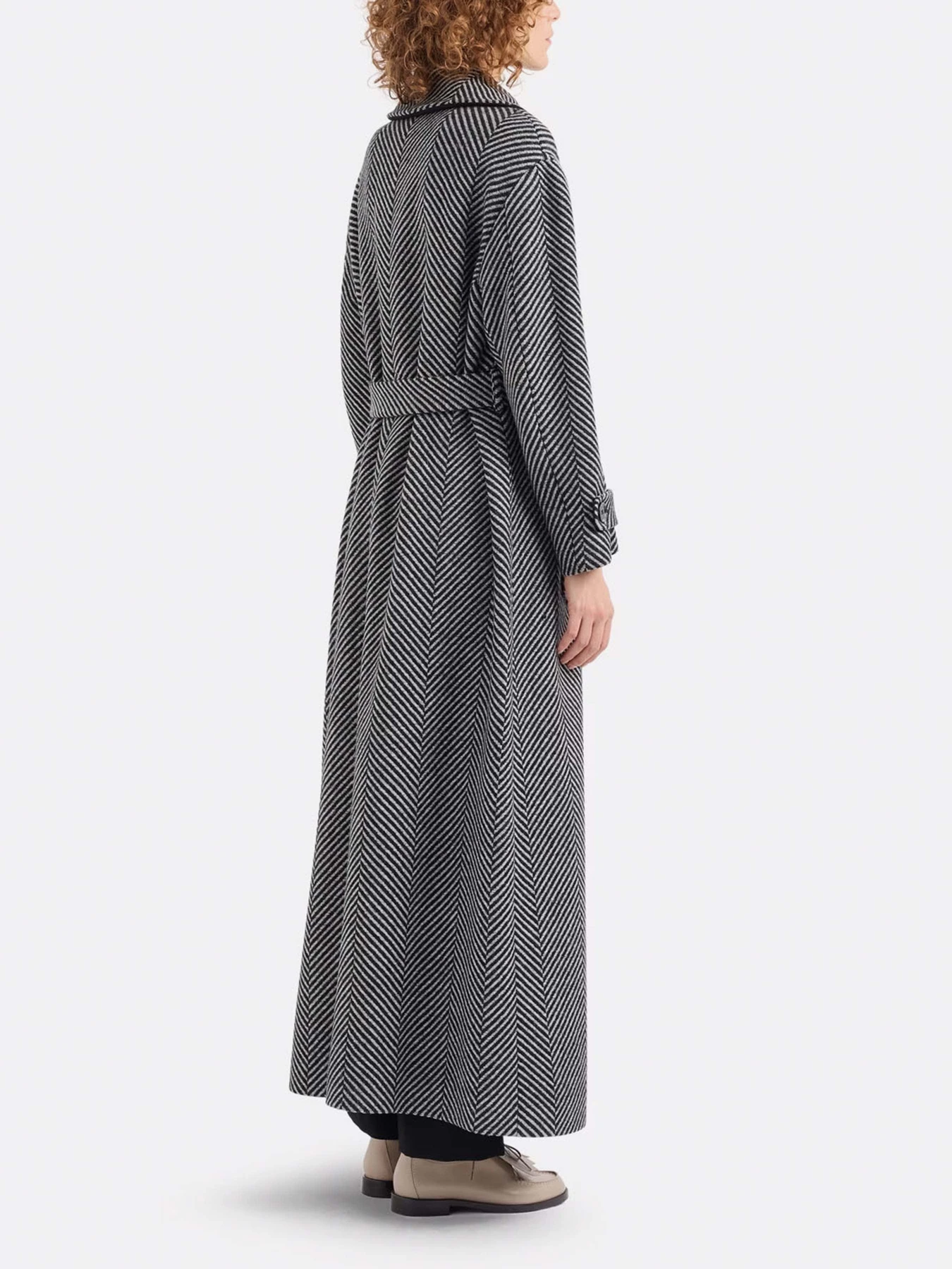 Пальто и плащи Emporio Armani модель EW000098-AF10225-FC018 Пальто и плащи Emporio Armani модель EW000098-AF10225-FC018 Фото