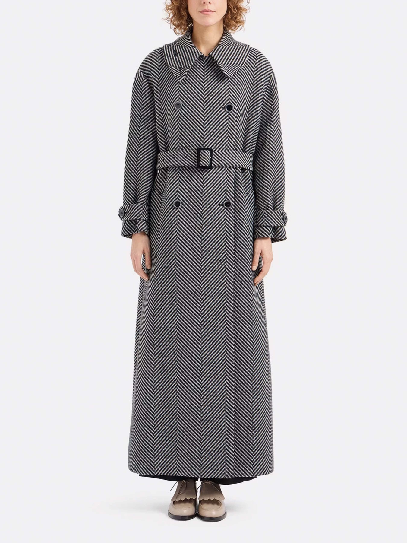 Пальто и плащи Emporio Armani модель EW000098-AF10225-FC018 Пальто и плащи Emporio Armani модель EW000098-AF10225-FC018 Фото