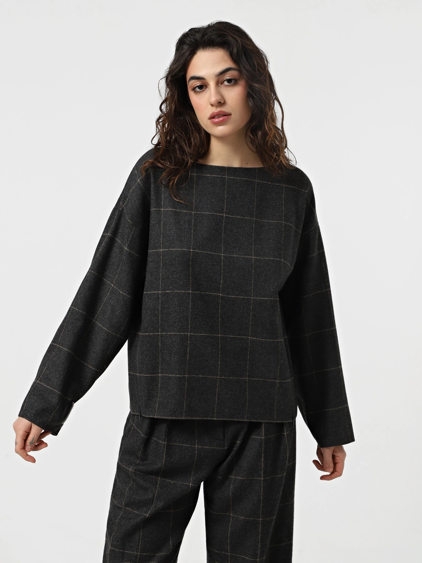 Свитры и кардиганы Emporio Armani модель EW000171-TE10525-OC001 Свитры и кардиганы Emporio Armani модель EW000171-TE10525-OC001 Фото