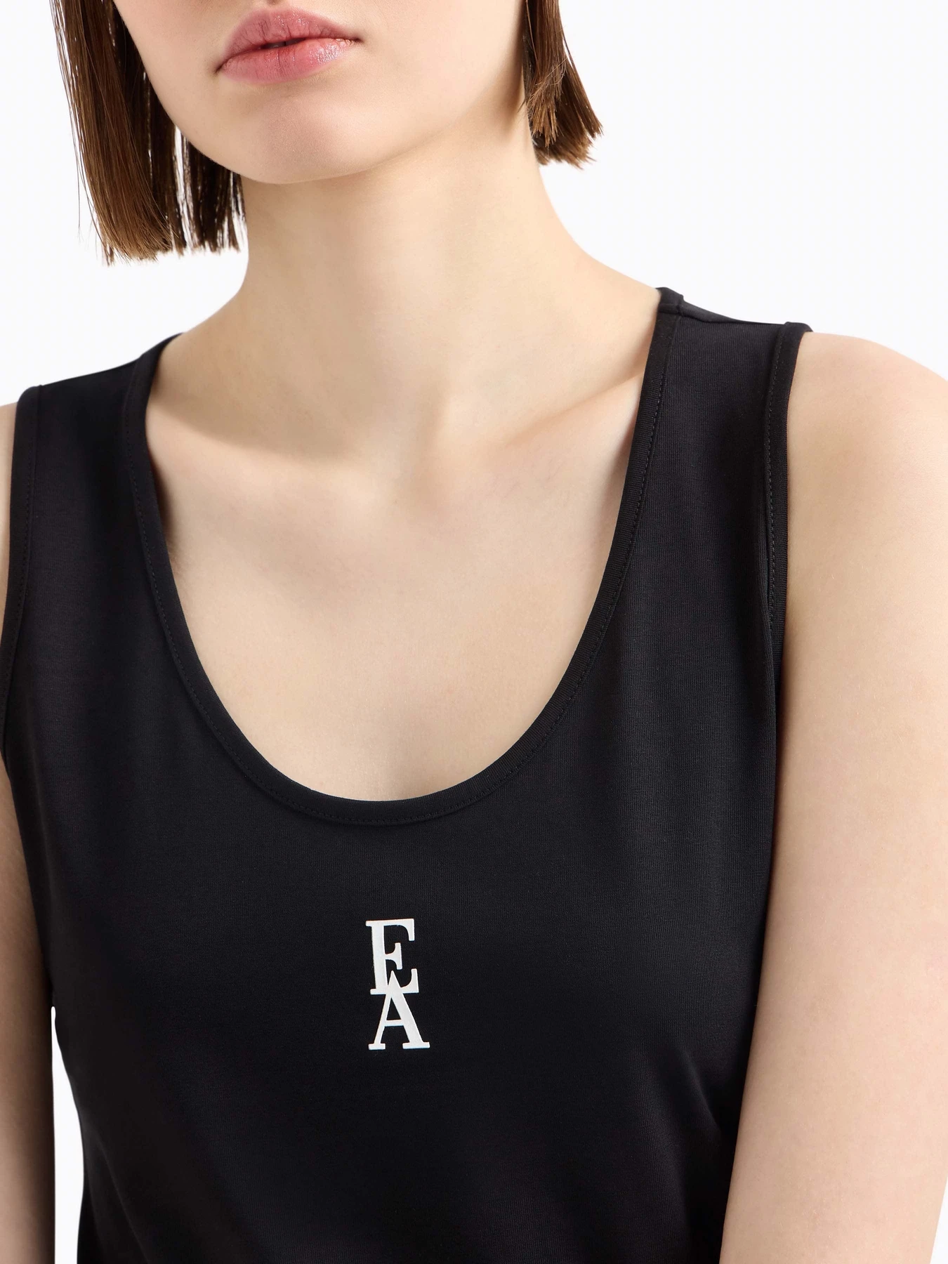 Футболки и поло Emporio Armani модель EW001519-AF12571-UC001 Футболки и поло Emporio Armani модель EW001519-AF12571-UC001 Фото