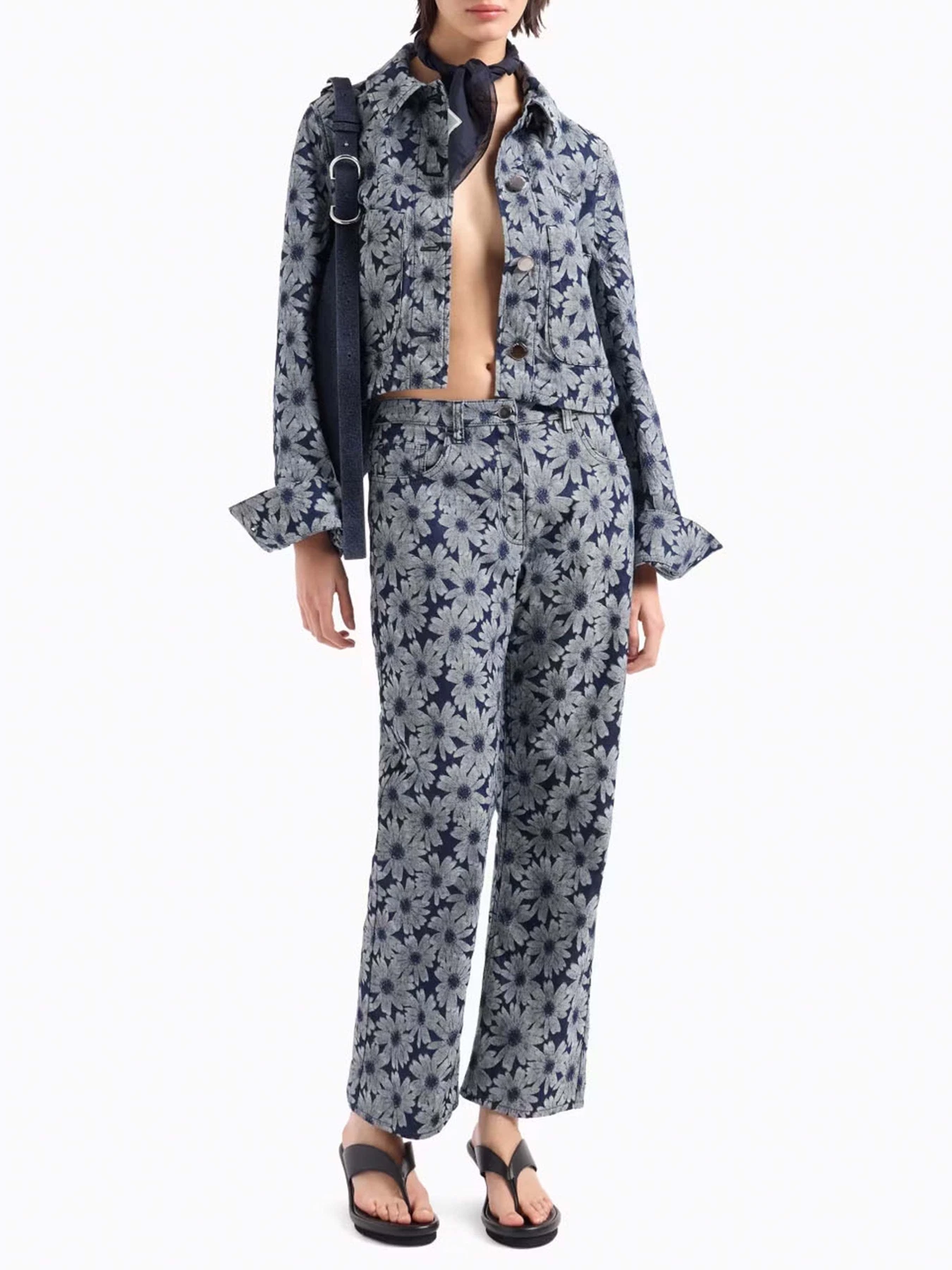 Куртки та дублянки Emporio Armani модель EW001334-AF13860-FB010 Куртки та дублянки Emporio Armani модель EW001334-AF13860-FB010 Фото