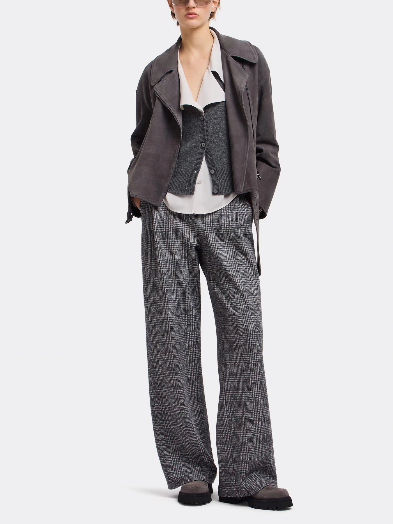 Куртки и дубленки Emporio Armani модель EW002158-AF18877-U8082 Фото