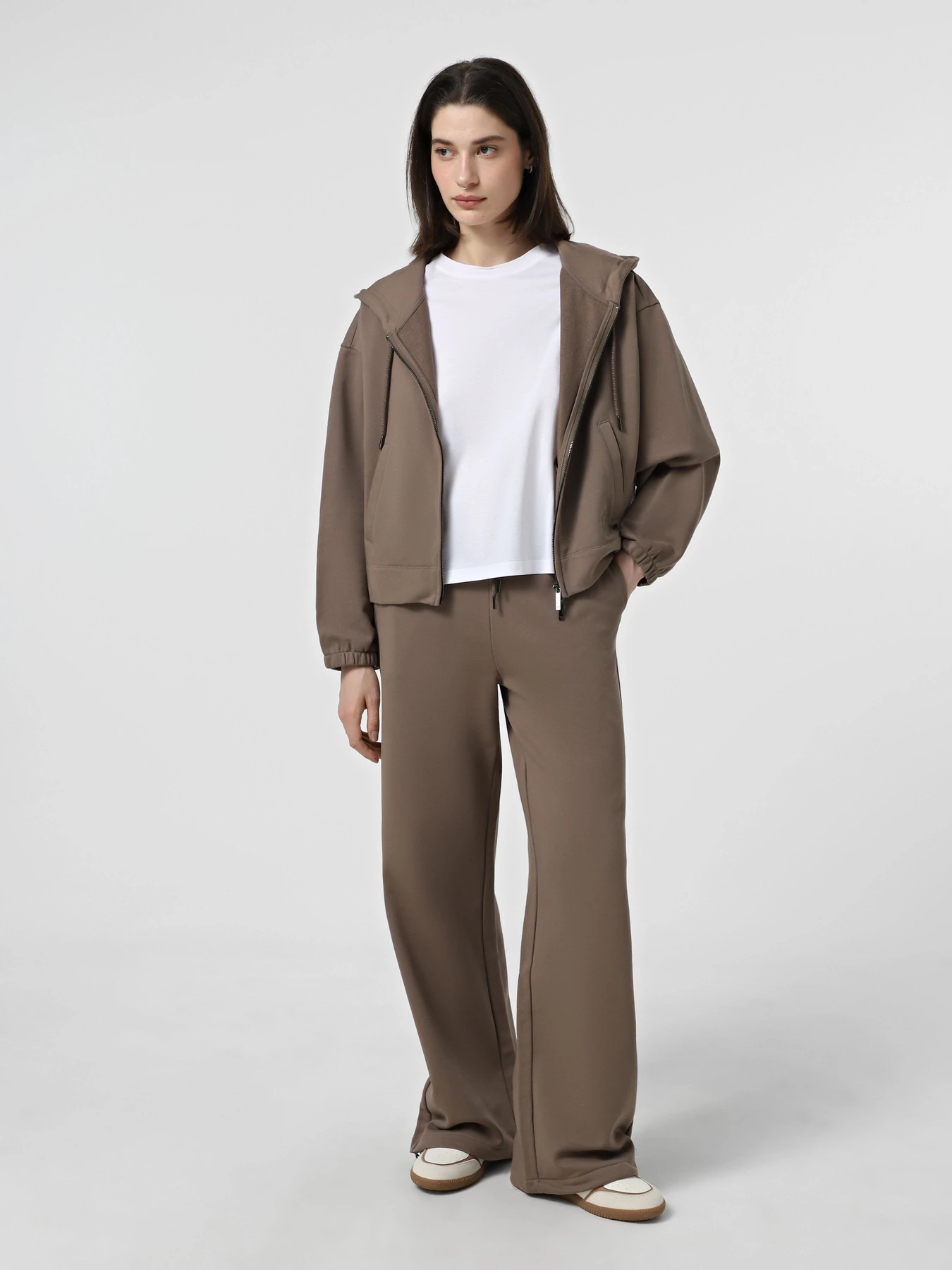 Штани Emporio Armani модель EW002127-AF12538-U6125 Штани Emporio Armani модель EW002127-AF12538-U6125 Фото