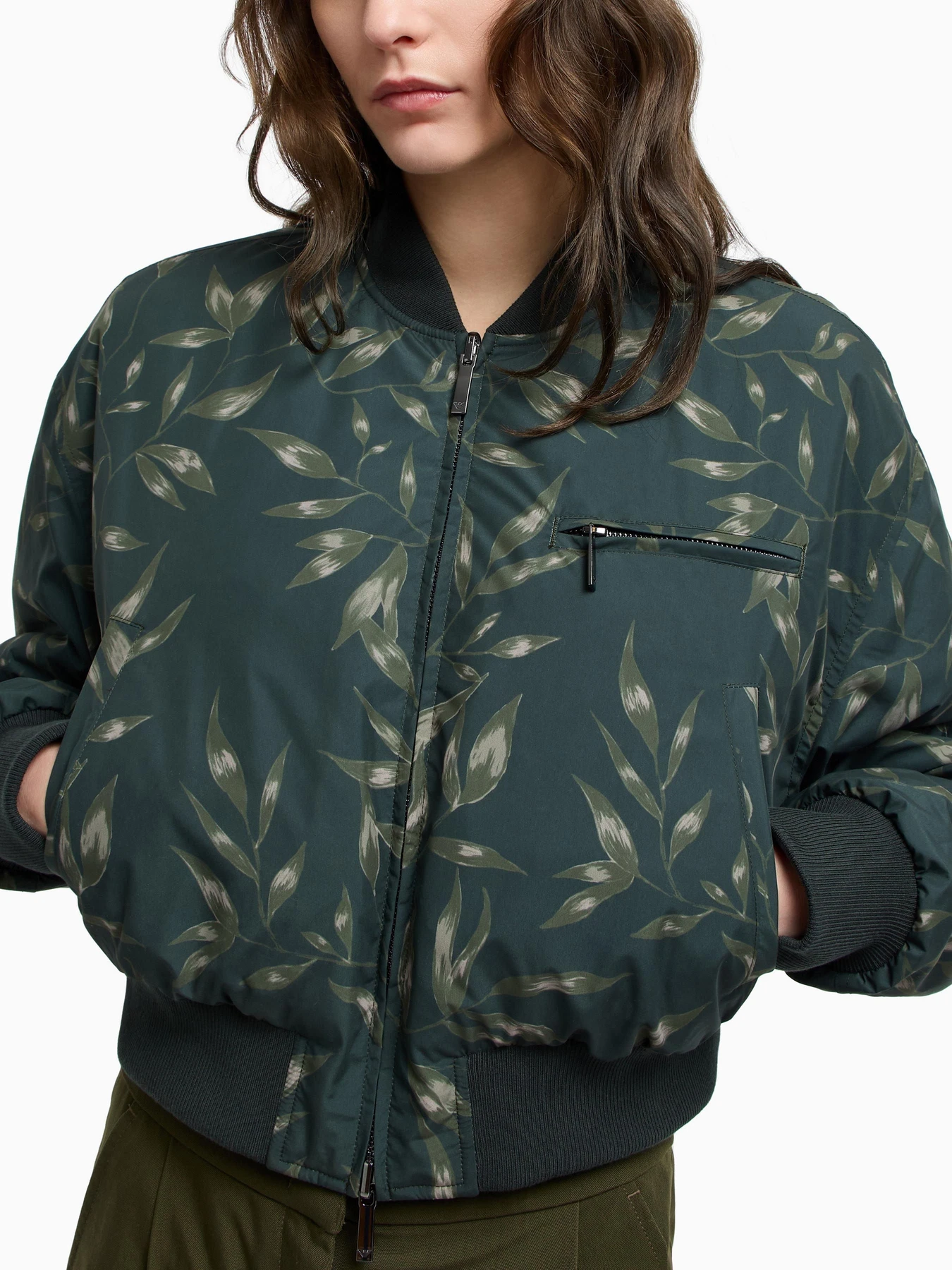 Куртки и дубленки Emporio Armani модель EW002376-AF17575-F7013 Куртки и дубленки Emporio Armani модель EW002376-AF17575-F7013 Фото