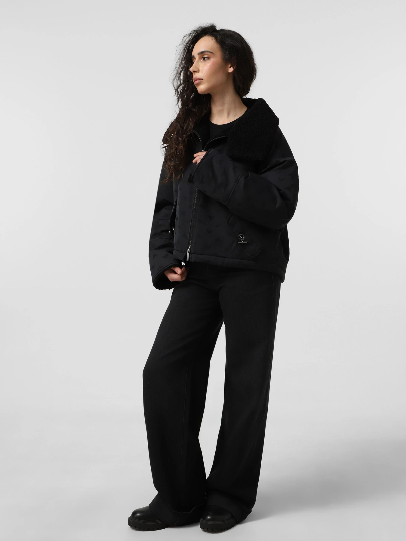 Куртки и дубленки Emporio Armani модель EW001392-AF14362-UC001 Фото