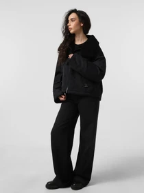 Куртки и дубленки Emporio Armani модель EW001392-AF14362-UC001 Фото
