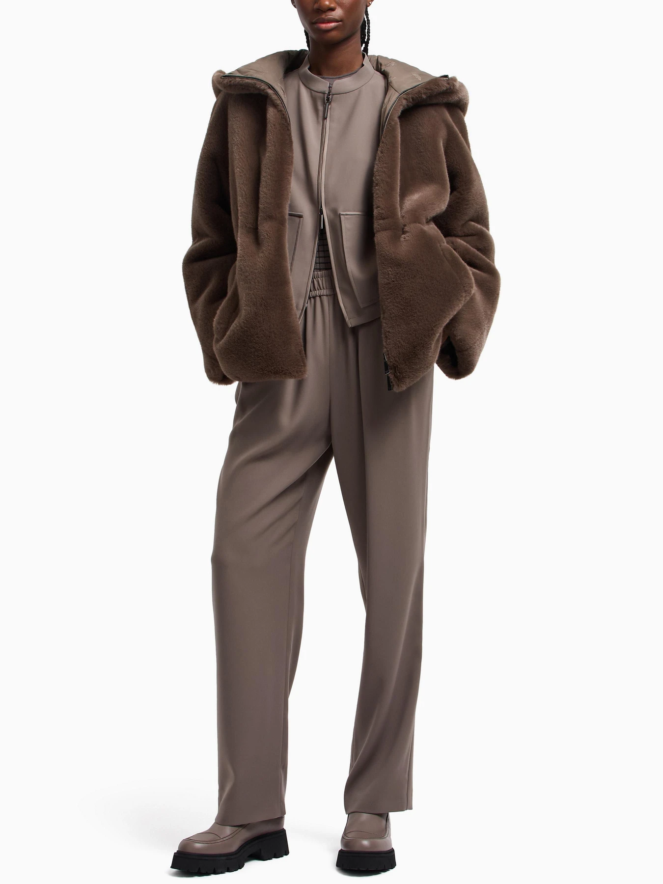 Куртки и дубленки Emporio Armani модель EW001467-AF14618-U6125 Куртки и дубленки Emporio Armani модель EW001467-AF14618-U6125 Фото
