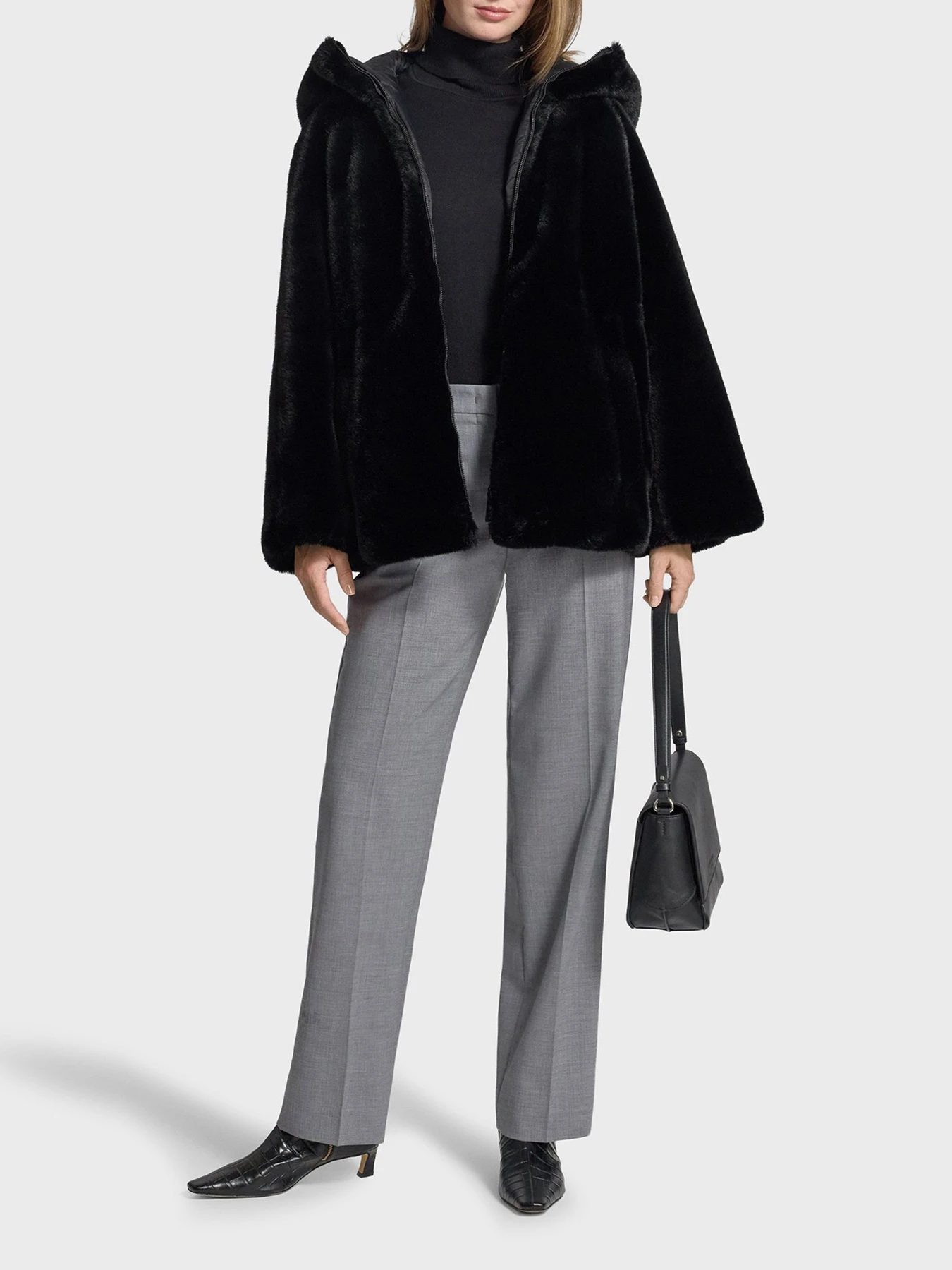 Куртки и дубленки Emporio Armani модель EW001467-AF14618-UC001 Фото