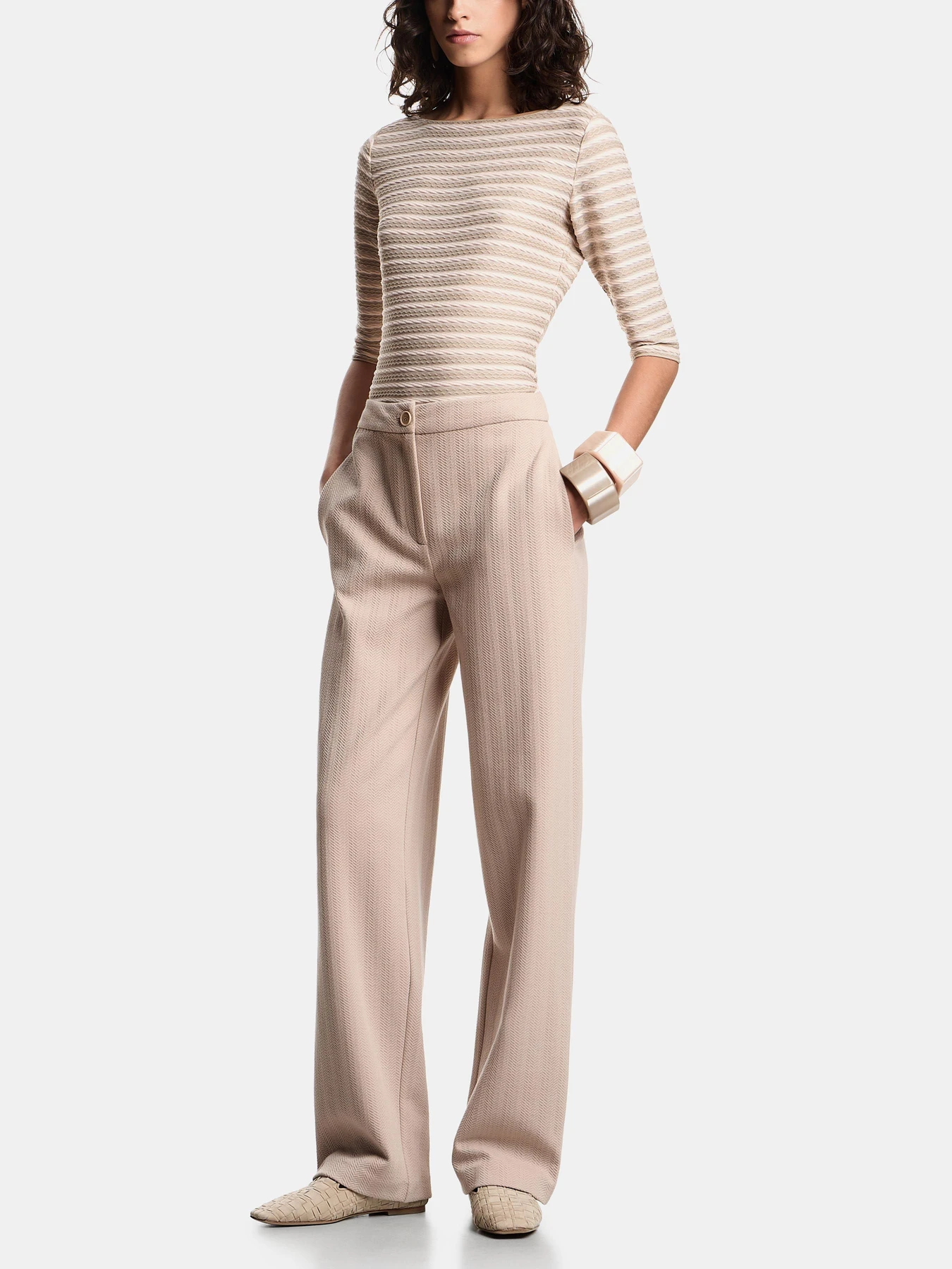 Свитры и кардиганы Emporio Armani модель EW003583-AF21216-F6016 Свитры и кардиганы Emporio Armani модель EW003583-AF21216-F6016 Фото
