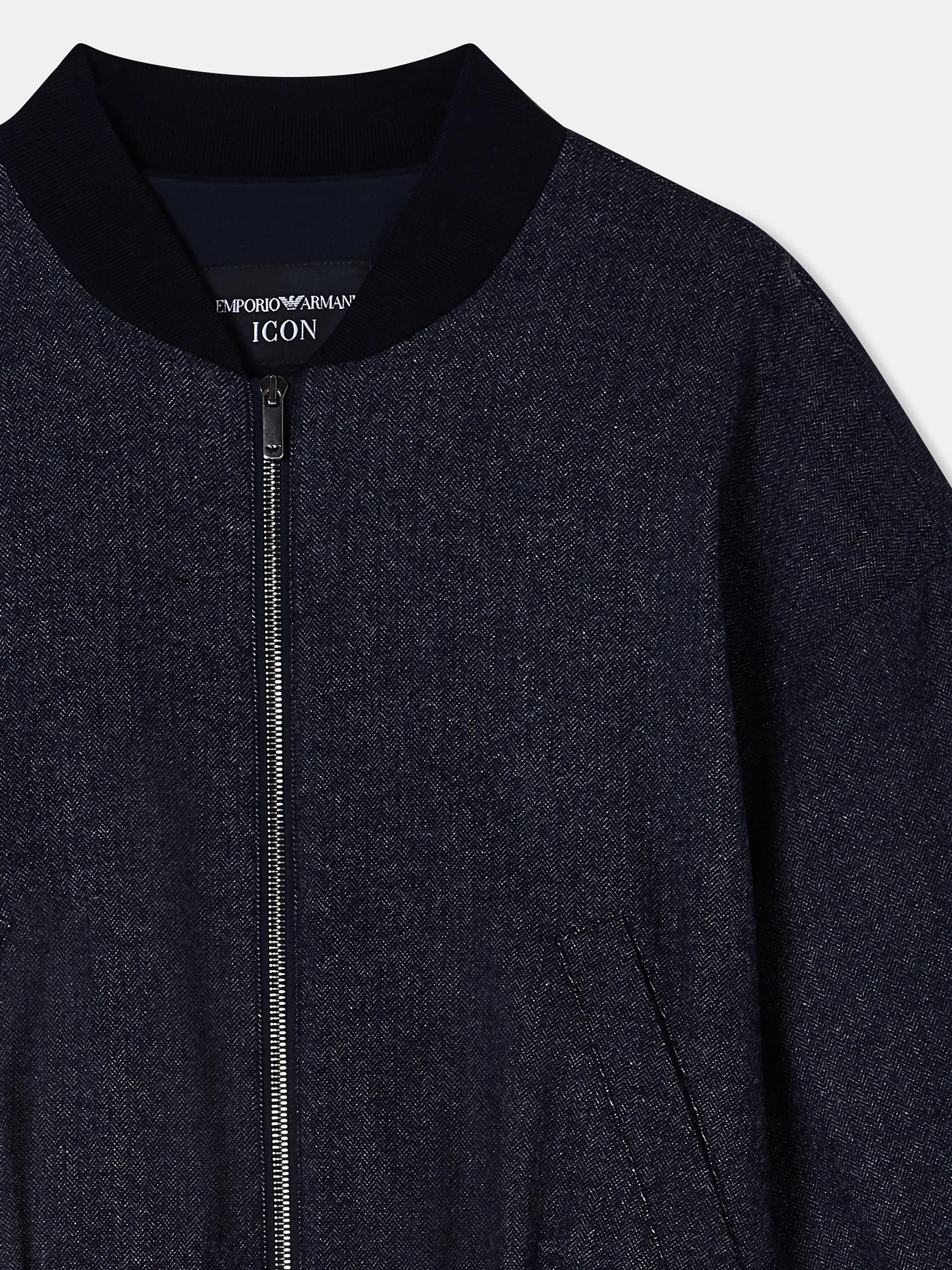 Куртки та дублянки Emporio Armani модель EW003730-TE10514-OB001 Фото
