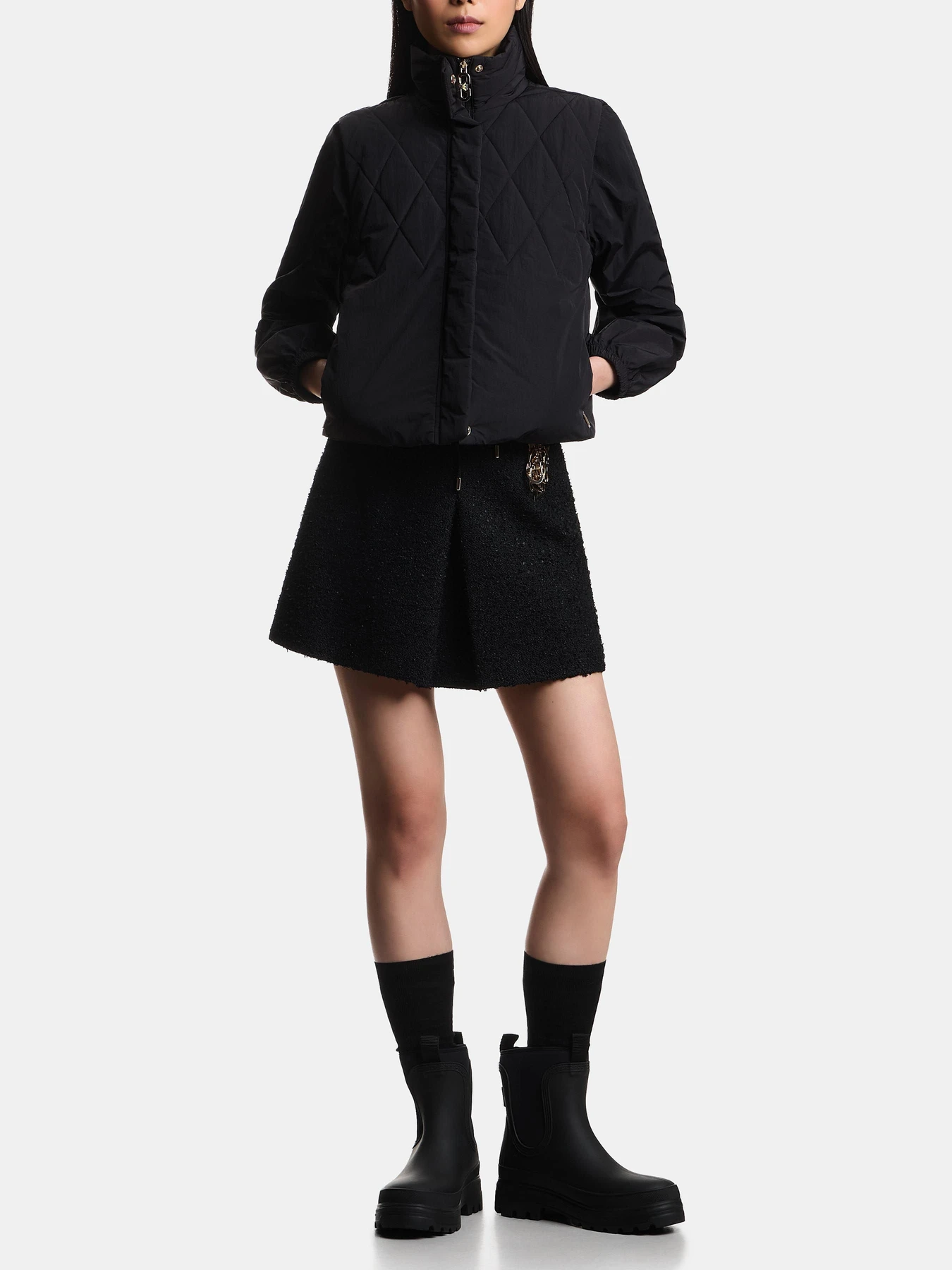 Куртки и дубленки Emporio Armani модель EW003910-AF22803-UC001 Куртки и дубленки Emporio Armani модель EW003910-AF22803-UC001 Фото