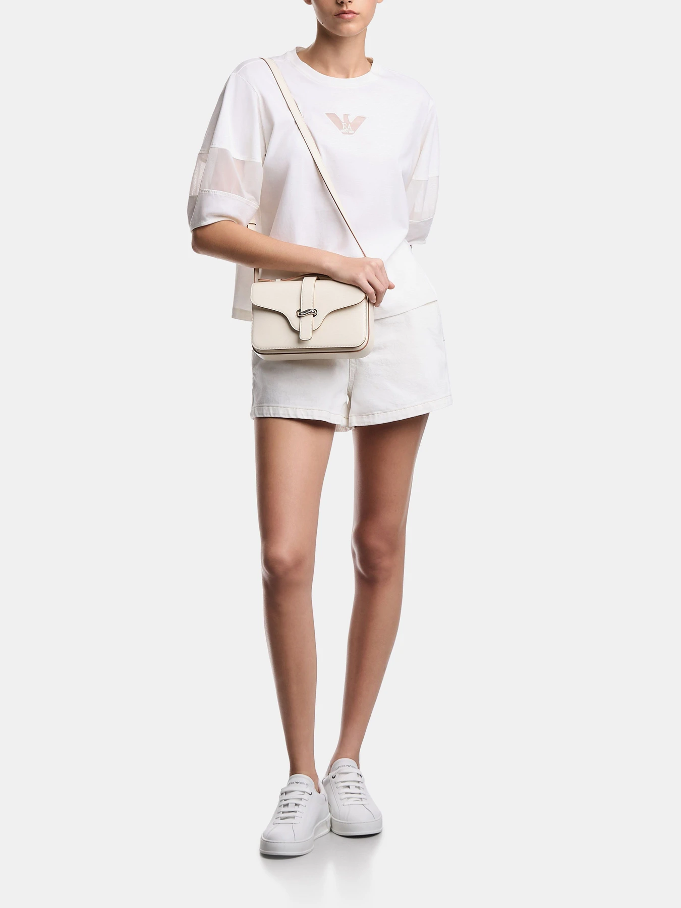 Рубашки Emporio Armani модель EW004390-AF13318-U0006 Рубашки Emporio Armani модель EW004390-AF13318-U0006 Фото