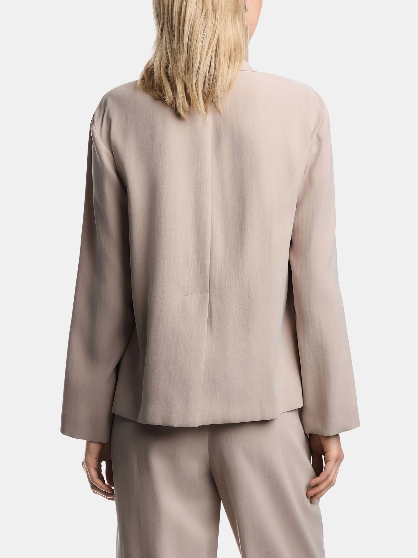 Пиджаки Emporio Armani модель EW003341-AF20502-U6154 Пиджаки Emporio Armani модель EW003341-AF20502-U6154 Фото