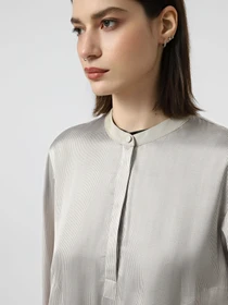 Рубашки Emporio Armani модель EW004332-AF25637-F1010 Фото