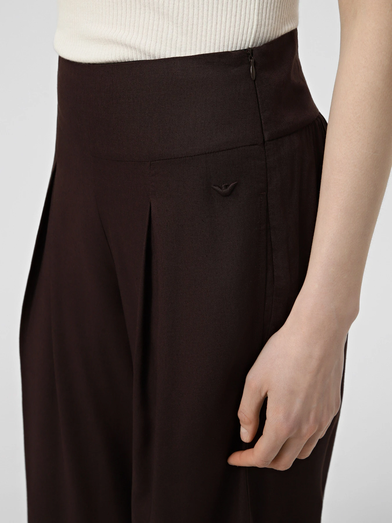 Штани Emporio Armani модель EW003422-AF20252-U6279 Штани Emporio Armani модель EW003422-AF20252-U6279 Фото