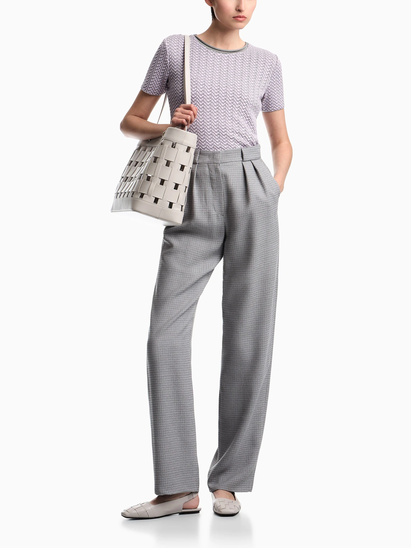 Свитеры и кардиганы Emporio Armani модель EW004726-AF25832-F8084 Свитеры и кардиганы Emporio Armani модель EW004726-AF25832-F8084 Фото