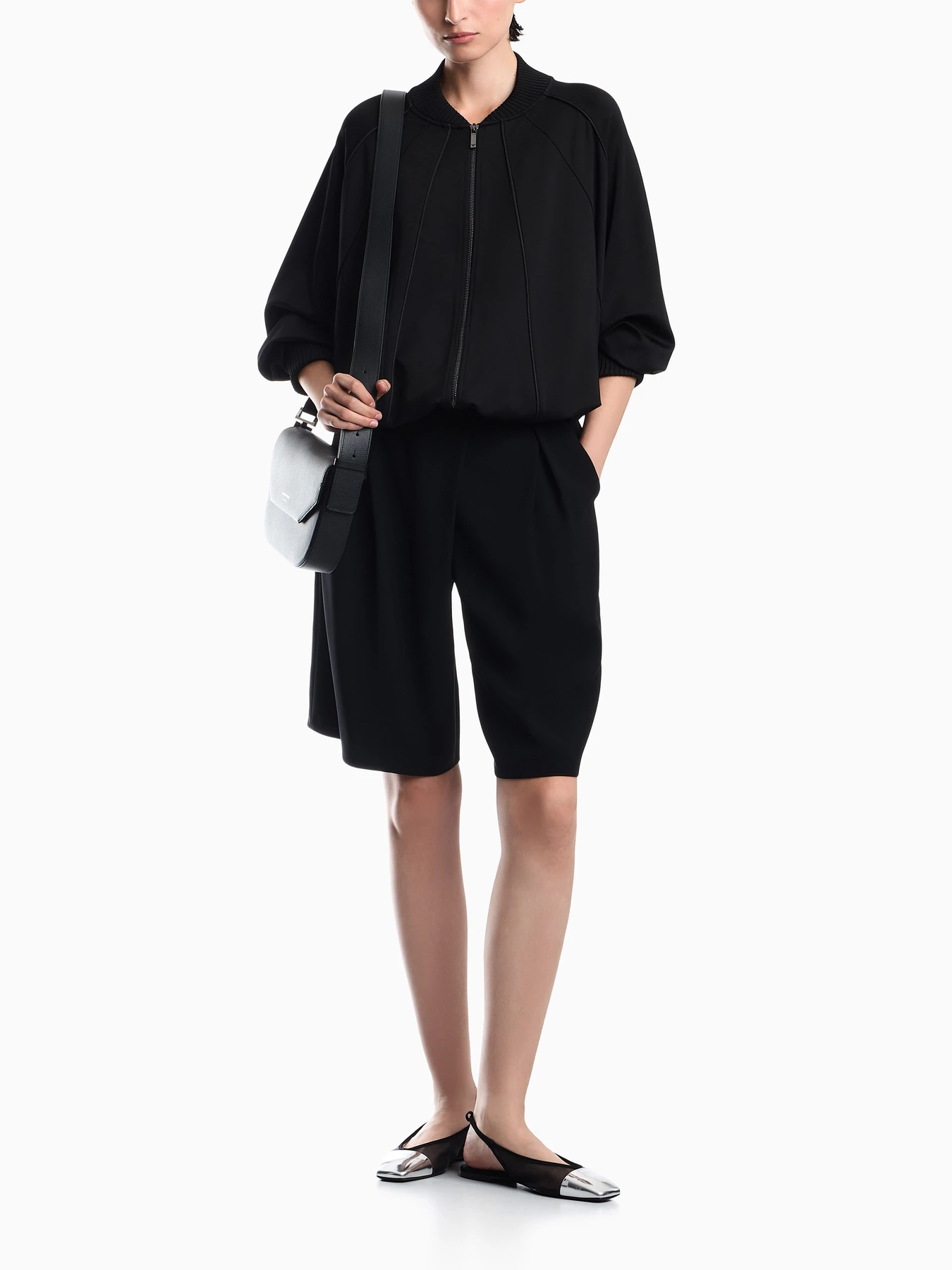 Куртки и дубленки Emporio Armani модель EW004150-AF24325-UC001 Куртки и дубленки Emporio Armani модель EW004150-AF24325-UC001 Фото