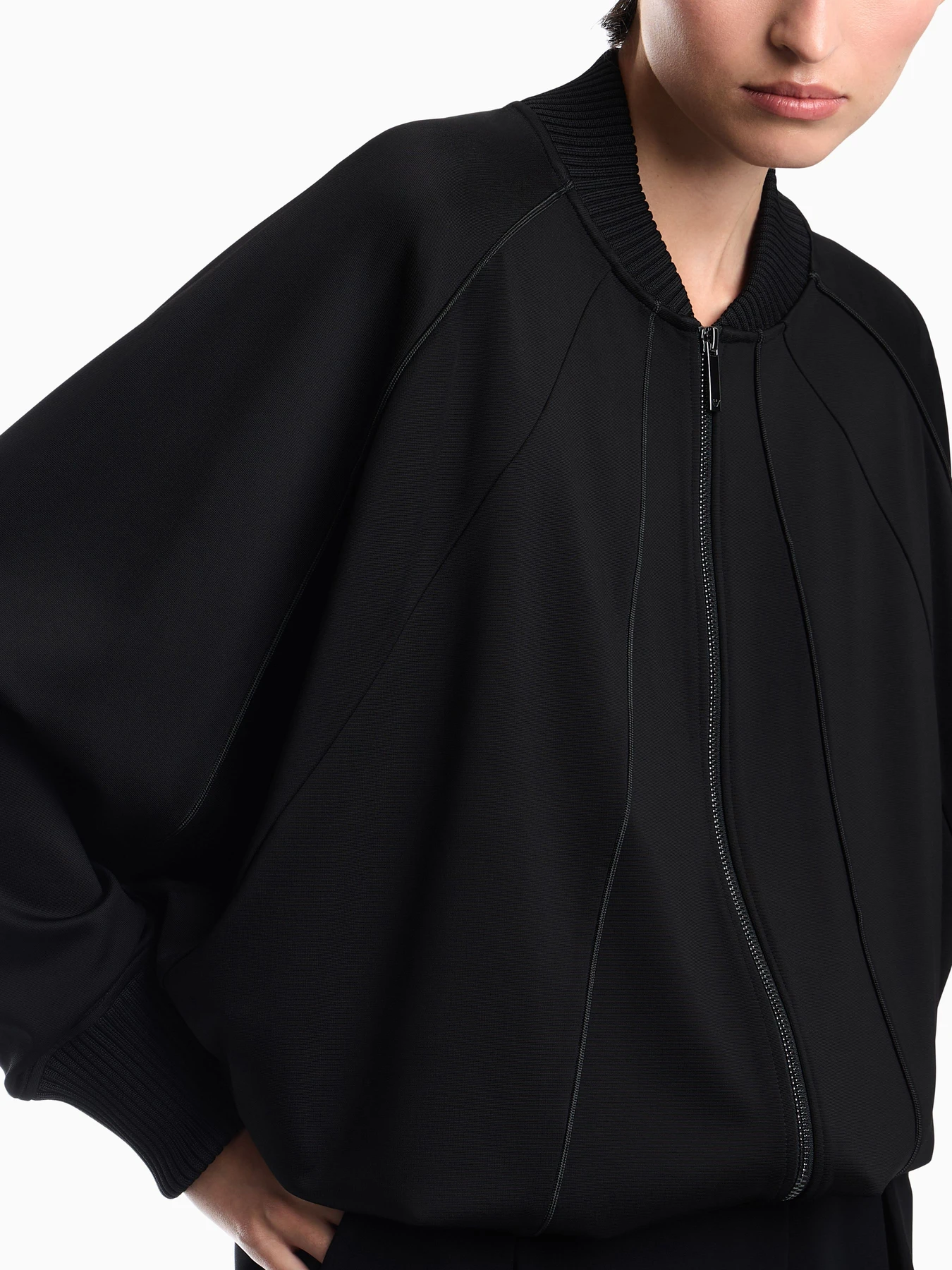 Куртки и дубленки Emporio Armani модель EW004150-AF24325-UC001 Куртки и дубленки Emporio Armani модель EW004150-AF24325-UC001 Фото