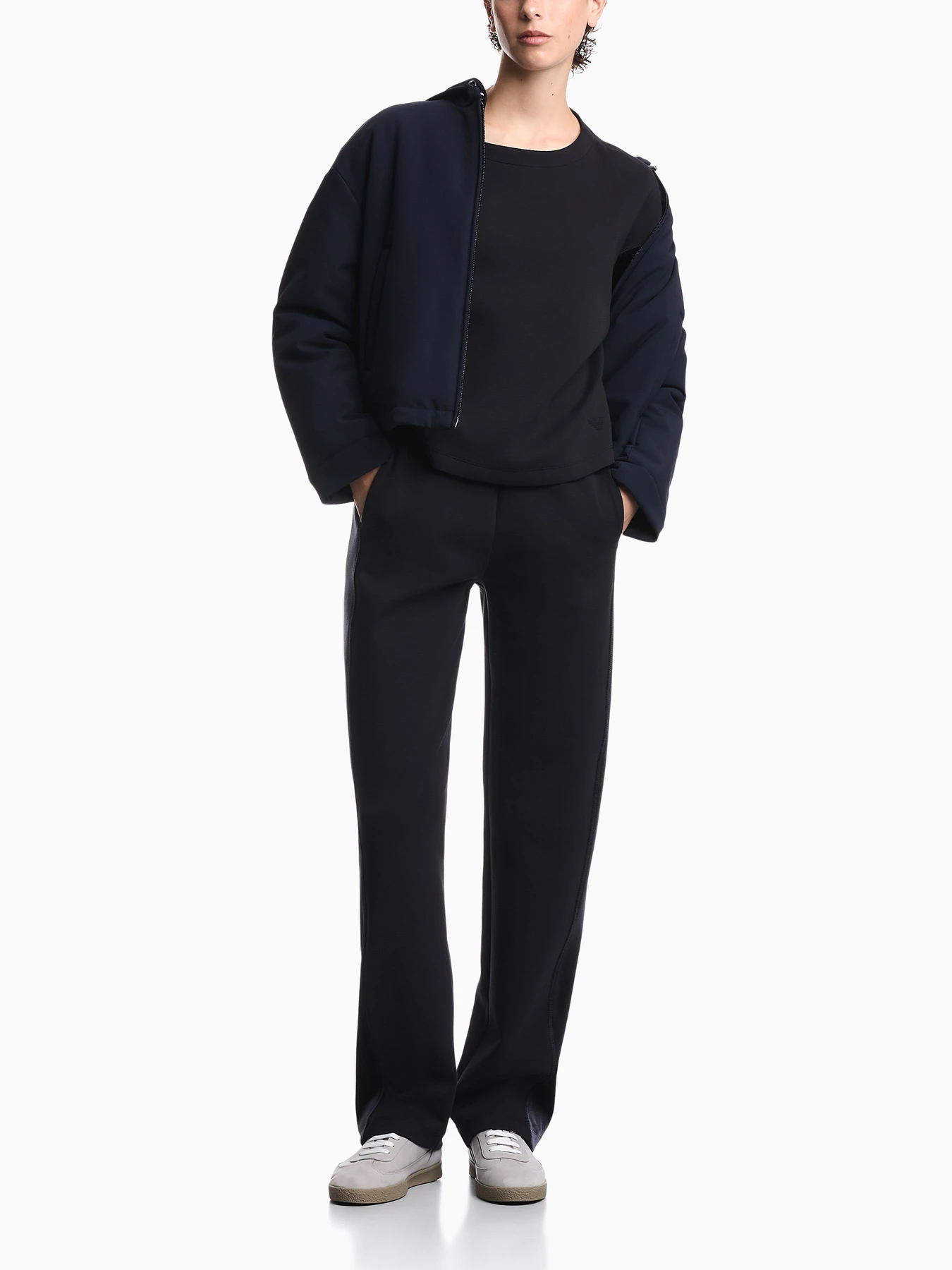 Брюки Emporio Armani модель EW004207-AF10002-UB118 Брюки Emporio Armani модель EW004207-AF10002-UB118 Фото