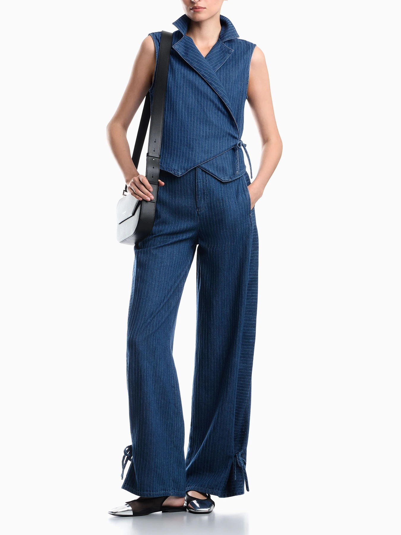 Джинсы Emporio Armani модель EW004797-AF26171-MB002 Джинсы Emporio Armani модель EW004797-AF26171-MB002 Фото