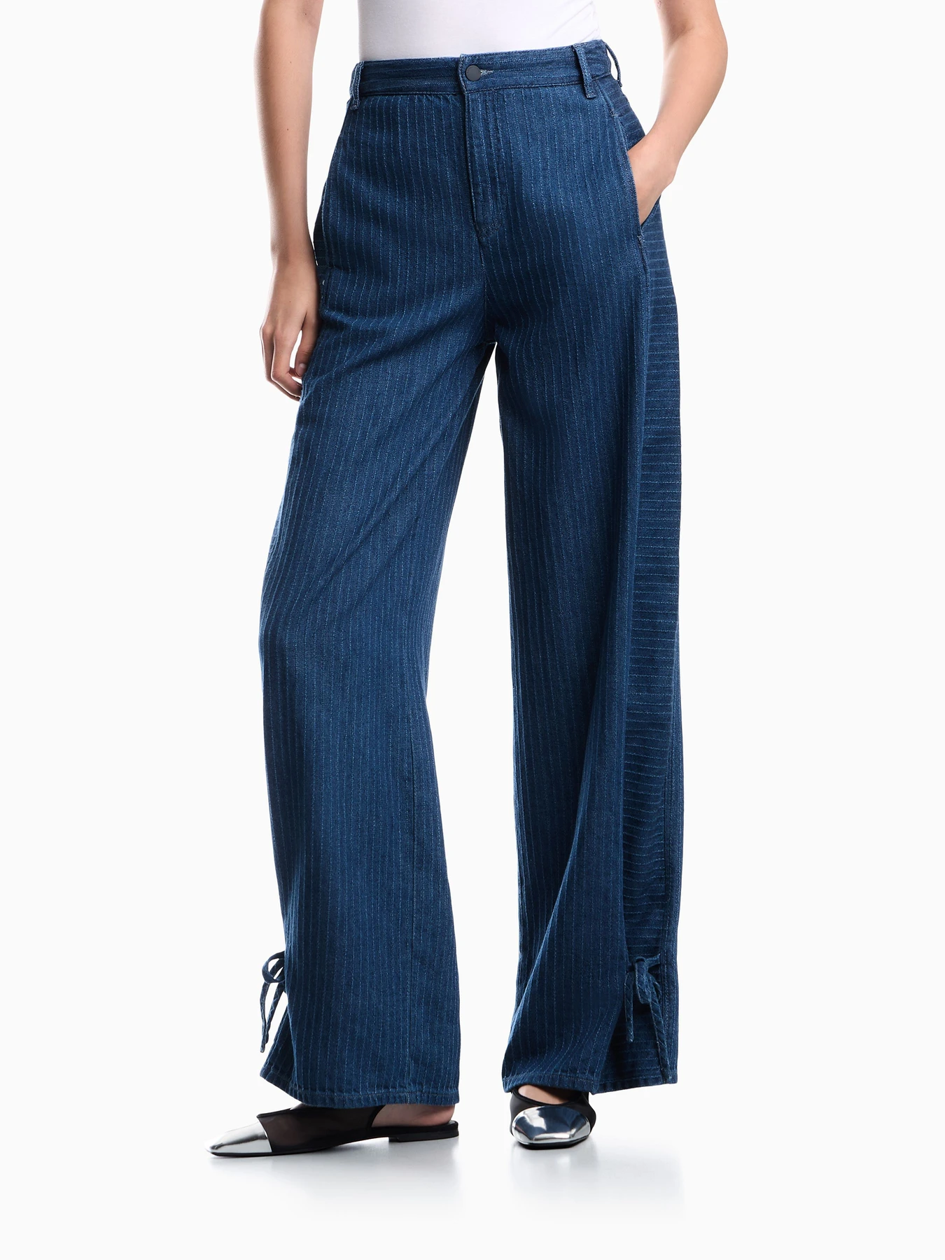 Джинсы Emporio Armani модель EW004797-AF26171-MB002 Джинсы Emporio Armani модель EW004797-AF26171-MB002 Фото