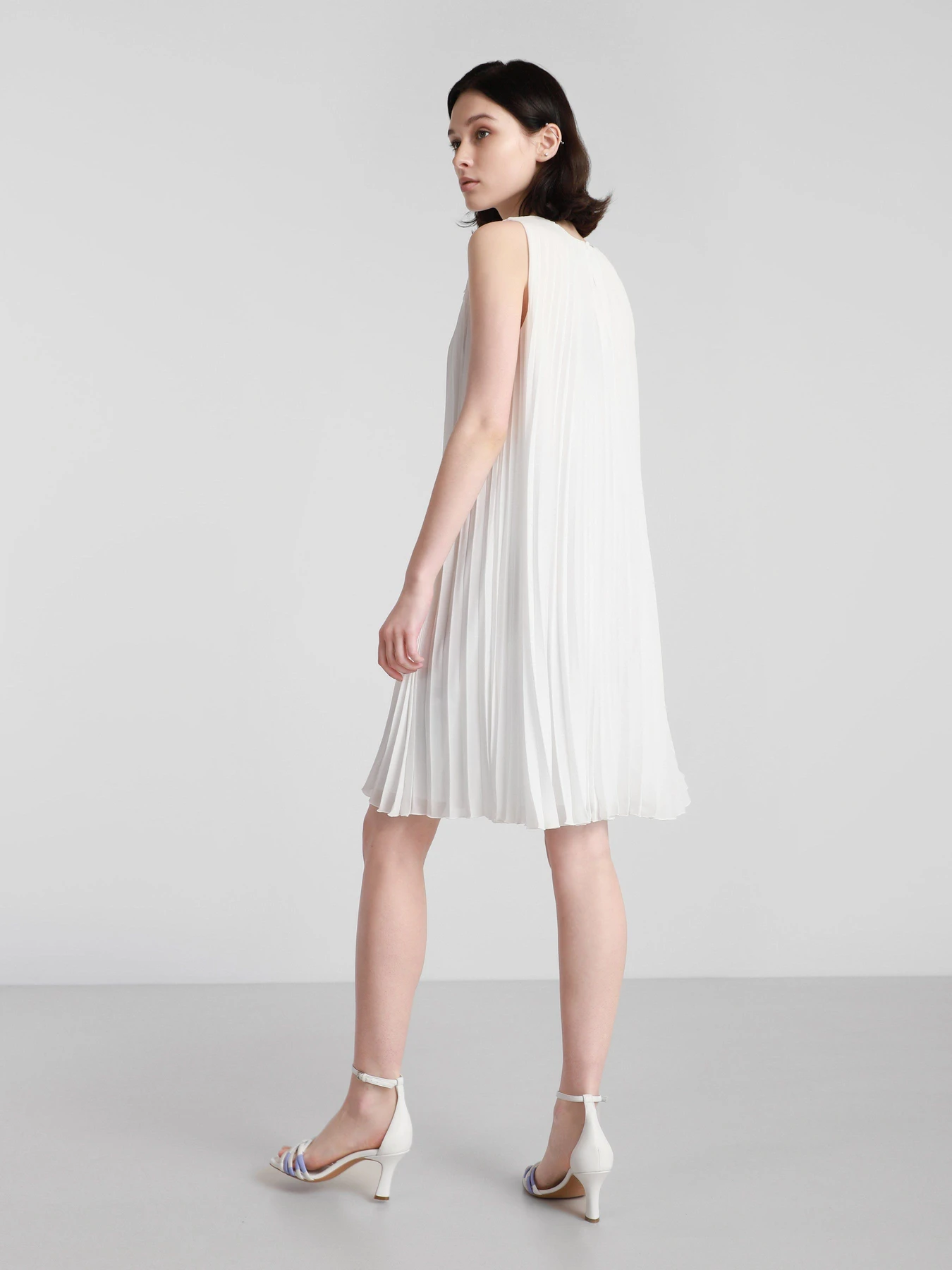 Платья Emporio Armani модель 3K2AA8-2NLHZ-0101 Платья Emporio Armani модель 3K2AA8-2NLHZ-0101 Фото