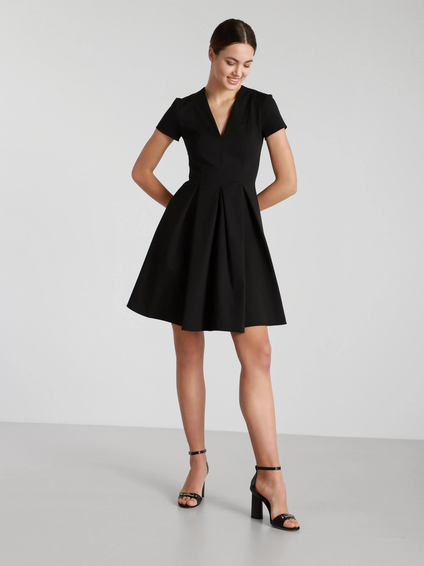 Платья Emporio Armani модель 3K2AA9-2NYSZ-0999 Платья Emporio Armani модель 3K2AA9-2NYSZ-0999 Фото