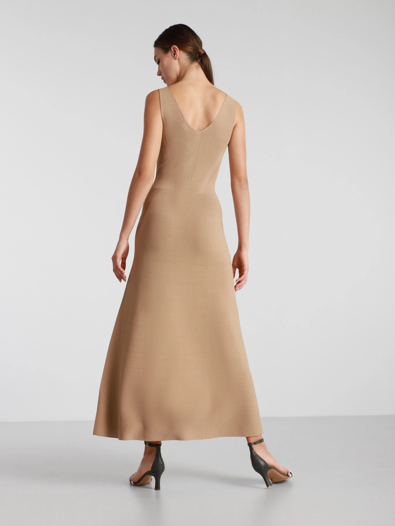 Платья Emporio Armani модель 3K2AT9-2M27Z-0123 Платья Emporio Armani модель 3K2AT9-2M27Z-0123 Фото