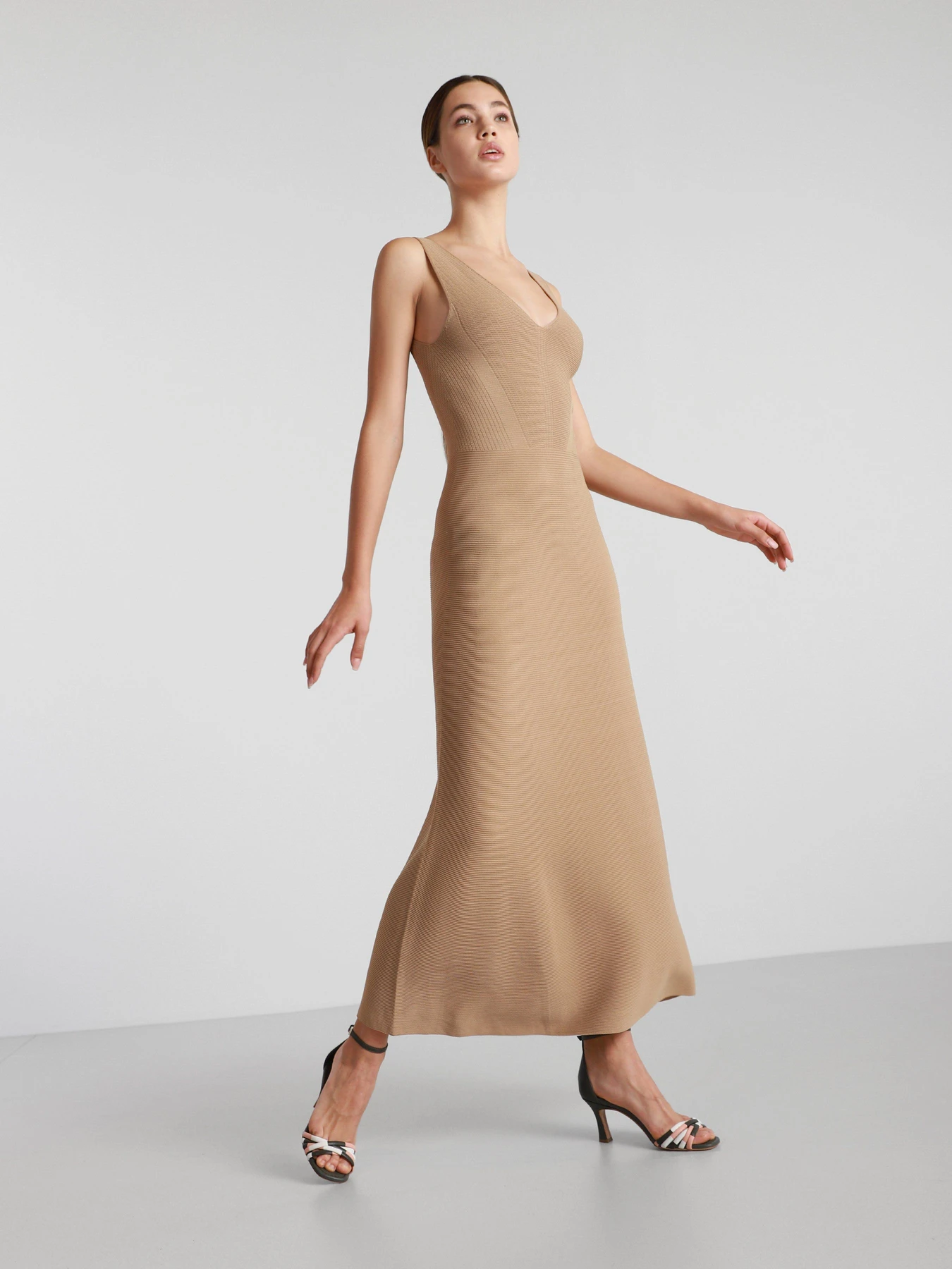 Платья Emporio Armani модель 3K2AT9-2M27Z-0123 Платья Emporio Armani модель 3K2AT9-2M27Z-0123 Фото