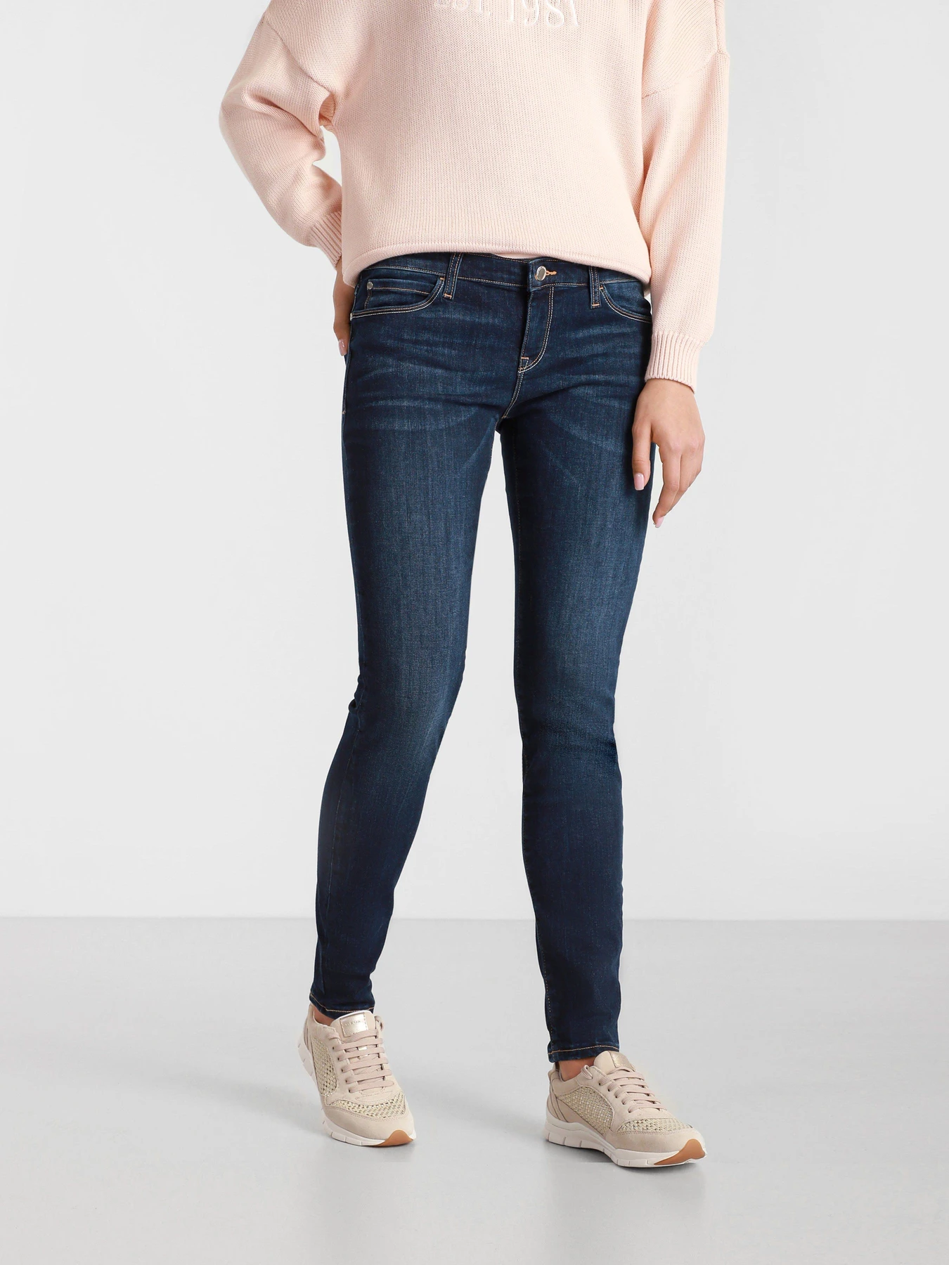 Джинсы Emporio Armani Slim модель 3K2J06-2DE9Z-0941 Джинсы Emporio Armani Slim модель 3K2J06-2DE9Z-0941 Фото