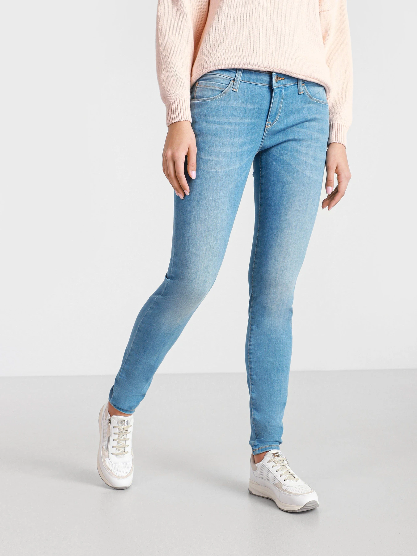 Джинсы Emporio Armani Slim модель 3K2J06-2DE9Z-0943 Джинсы Emporio Armani Slim модель 3K2J06-2DE9Z-0943 Фото