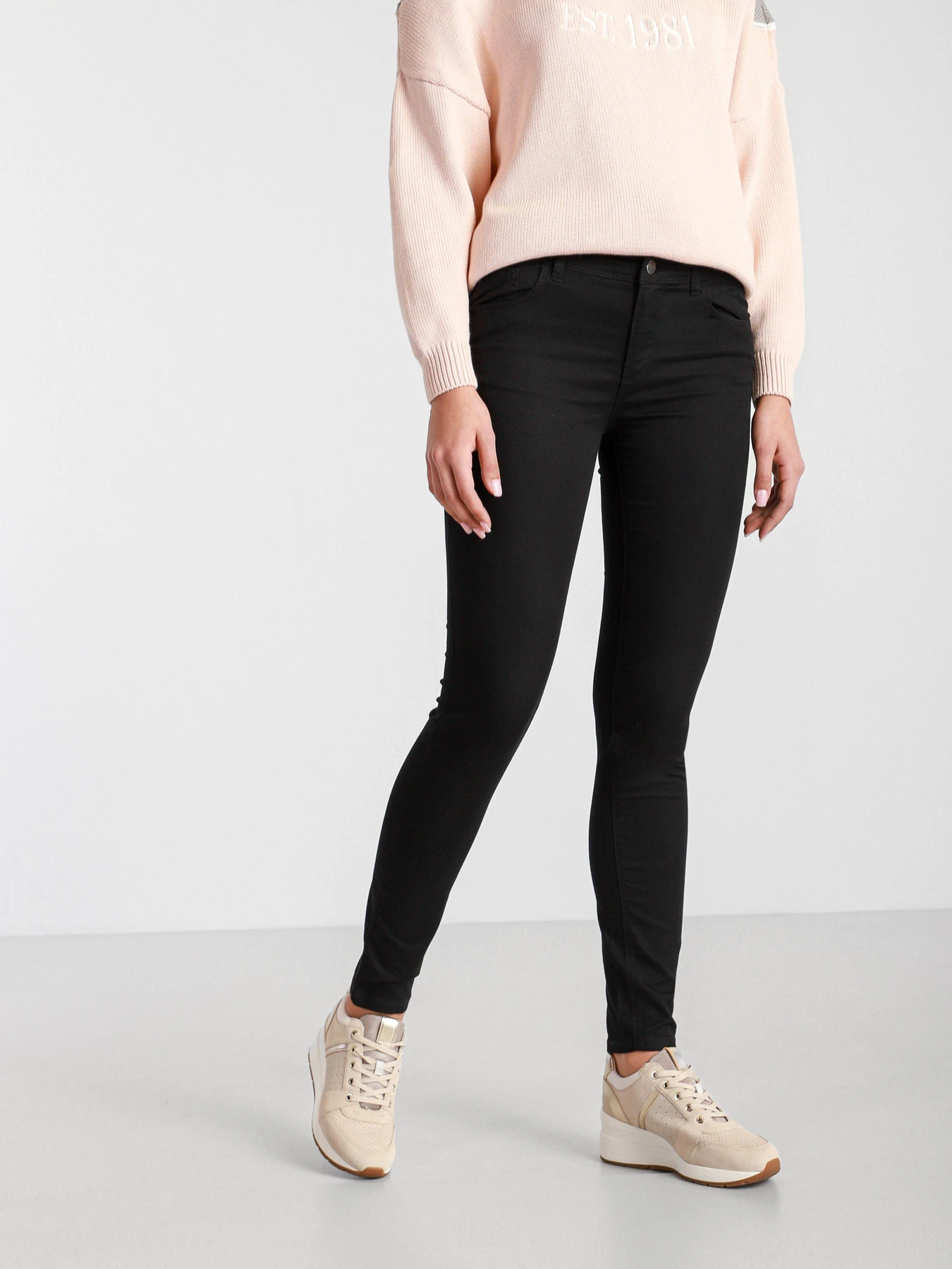 Джинсы Emporio Armani Skinny модель 3K2J28-2DXIZ-0005 Джинсы Emporio Armani Skinny модель 3K2J28-2DXIZ-0005 Фото