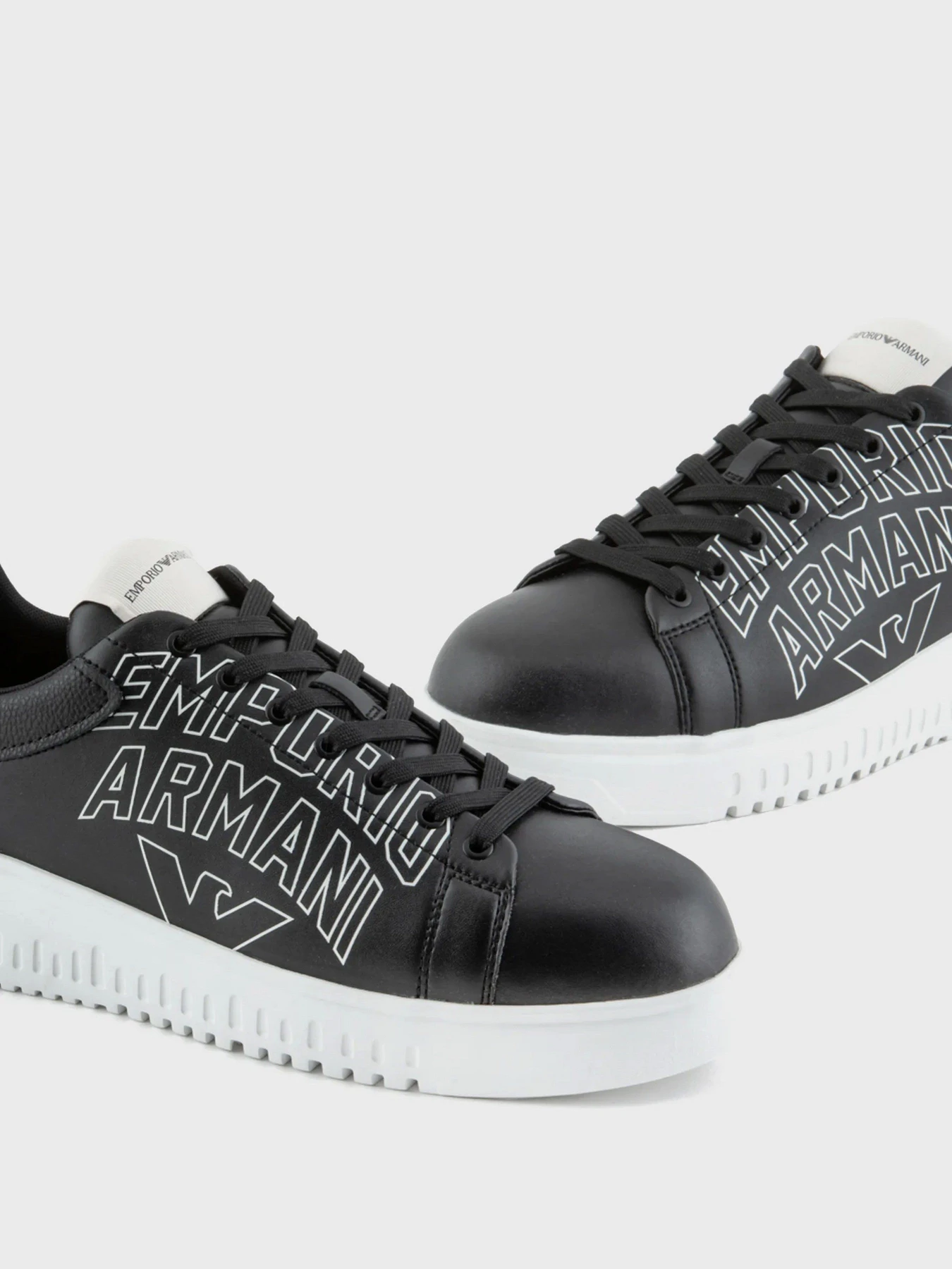 Кроссовки Emporio Armani модель X4X264-XN732-K001 Фото