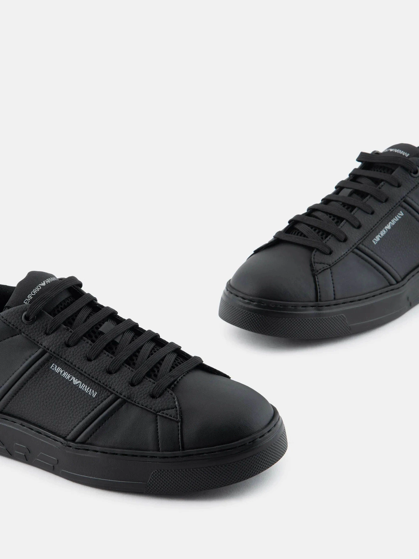 Кроссовки Emporio Armani модель X4X570-XN840-K001 Фото