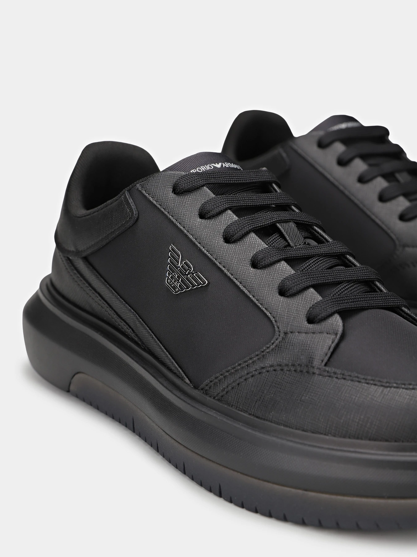 Кроссовки Emporio Armani модель X4X633-XR325-K001 Фото