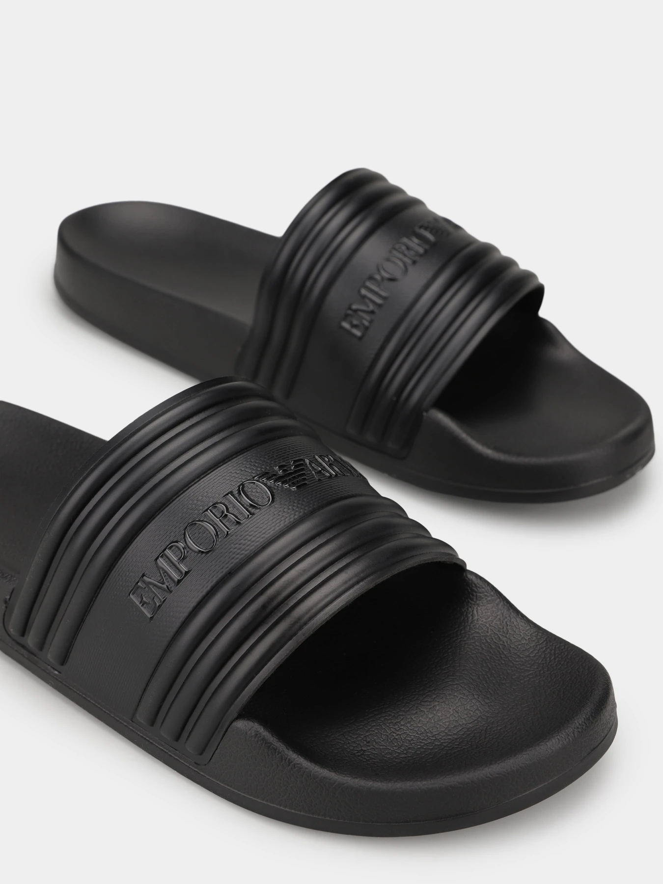 Шльопанці Emporio Armani модель EM002246-AF16403-UC001 Фото