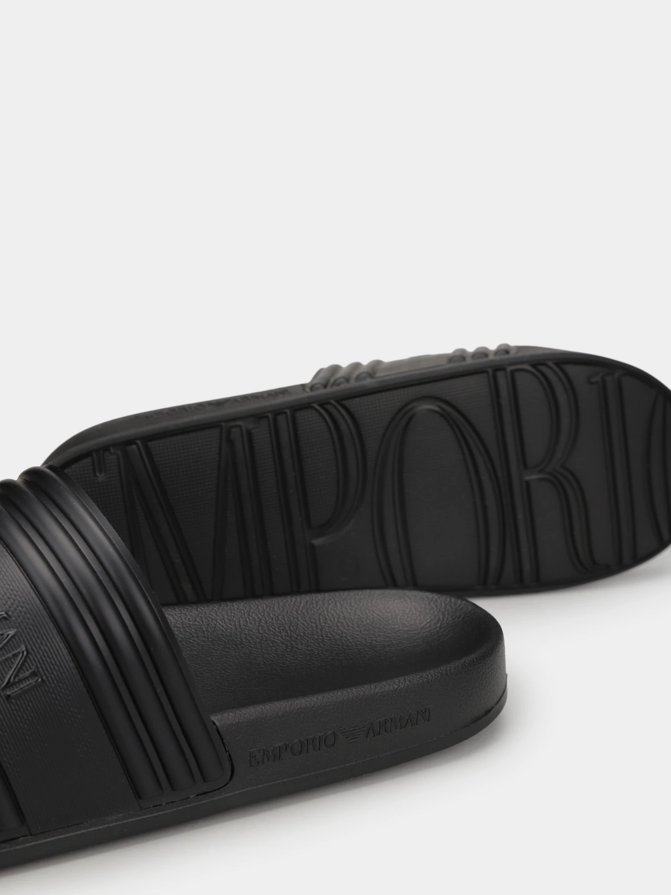 Шльопанці Emporio Armani модель EM002246-AF16403-UC001 Фото