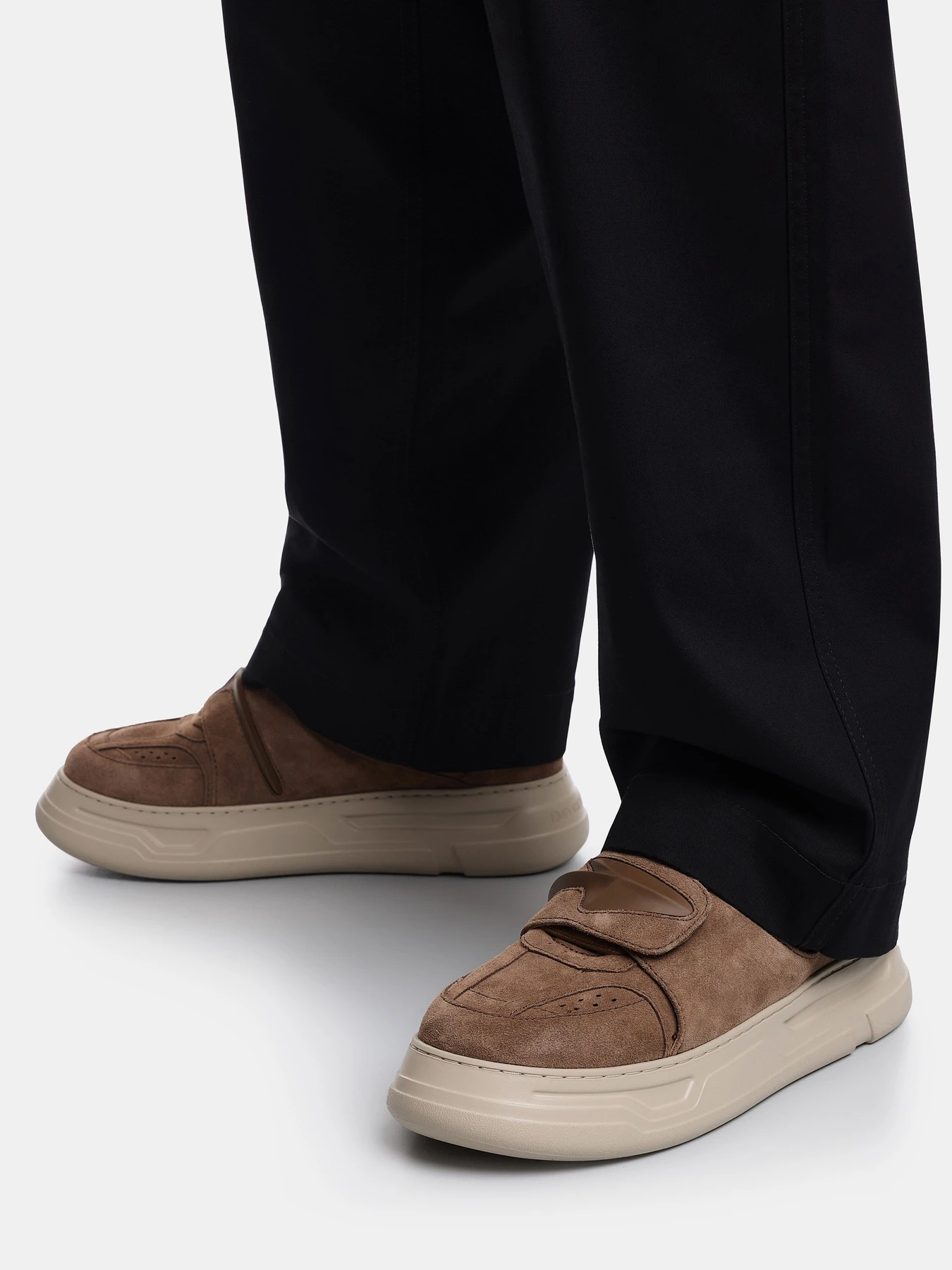 Кроссовки Emporio Armani модель EM005398-AF21561-U6134 Кроссовки Emporio Armani модель EM005398-AF21561-U6134 Фото