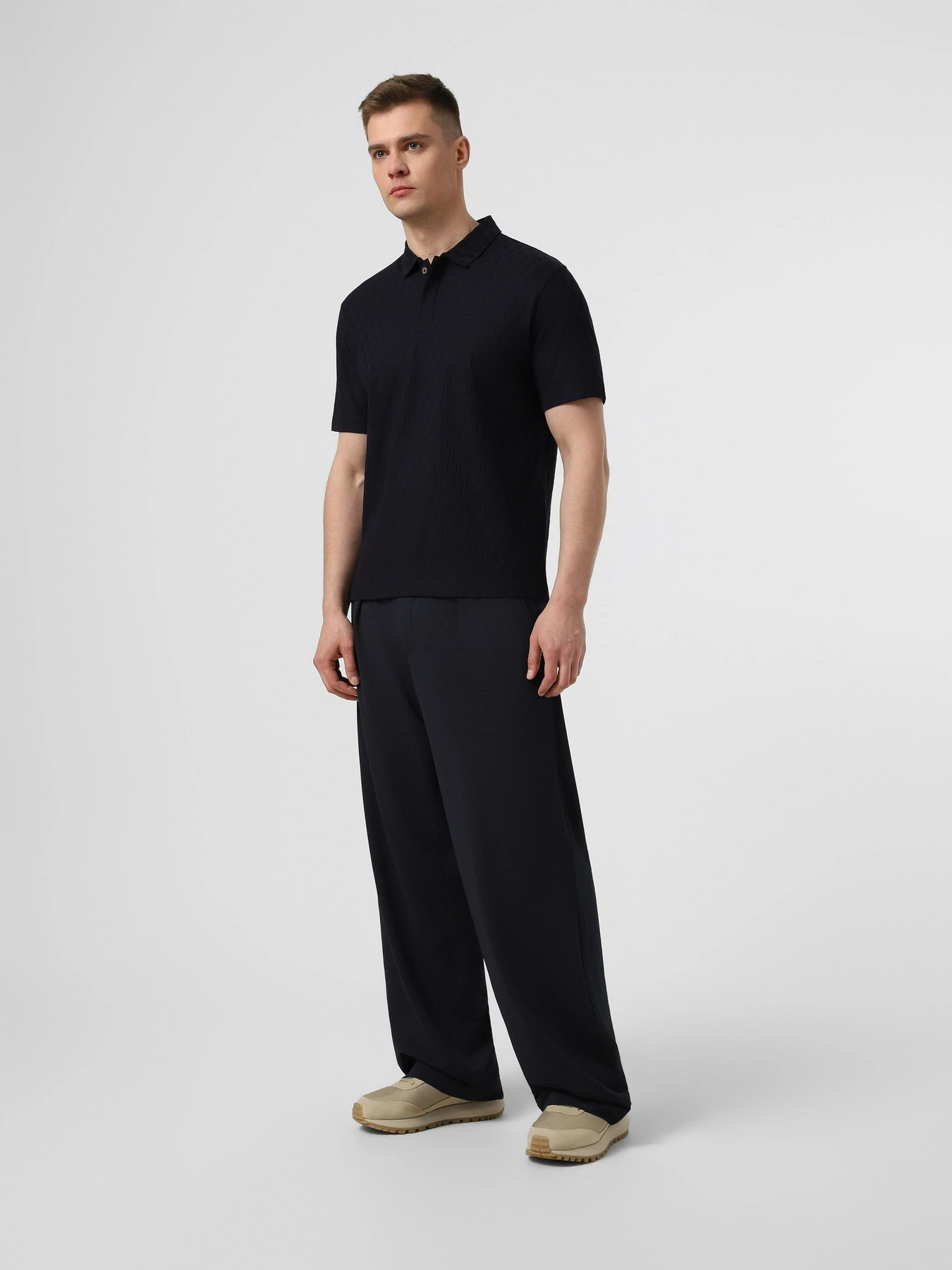 Кроссовки Emporio Armani модель EM004839-AF24321-M1359 Кроссовки Emporio Armani модель EM004839-AF24321-M1359 Фото