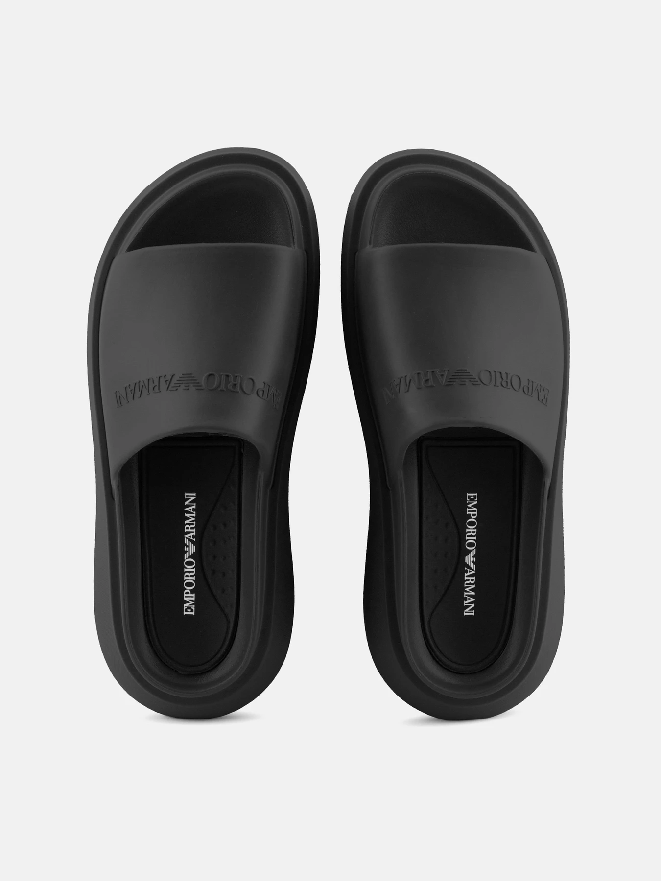 Шлёпанцы Emporio Armani модель EM005960-AF26000-UC001 Шлёпанцы Emporio Armani модель EM005960-AF26000-UC001 Фото
