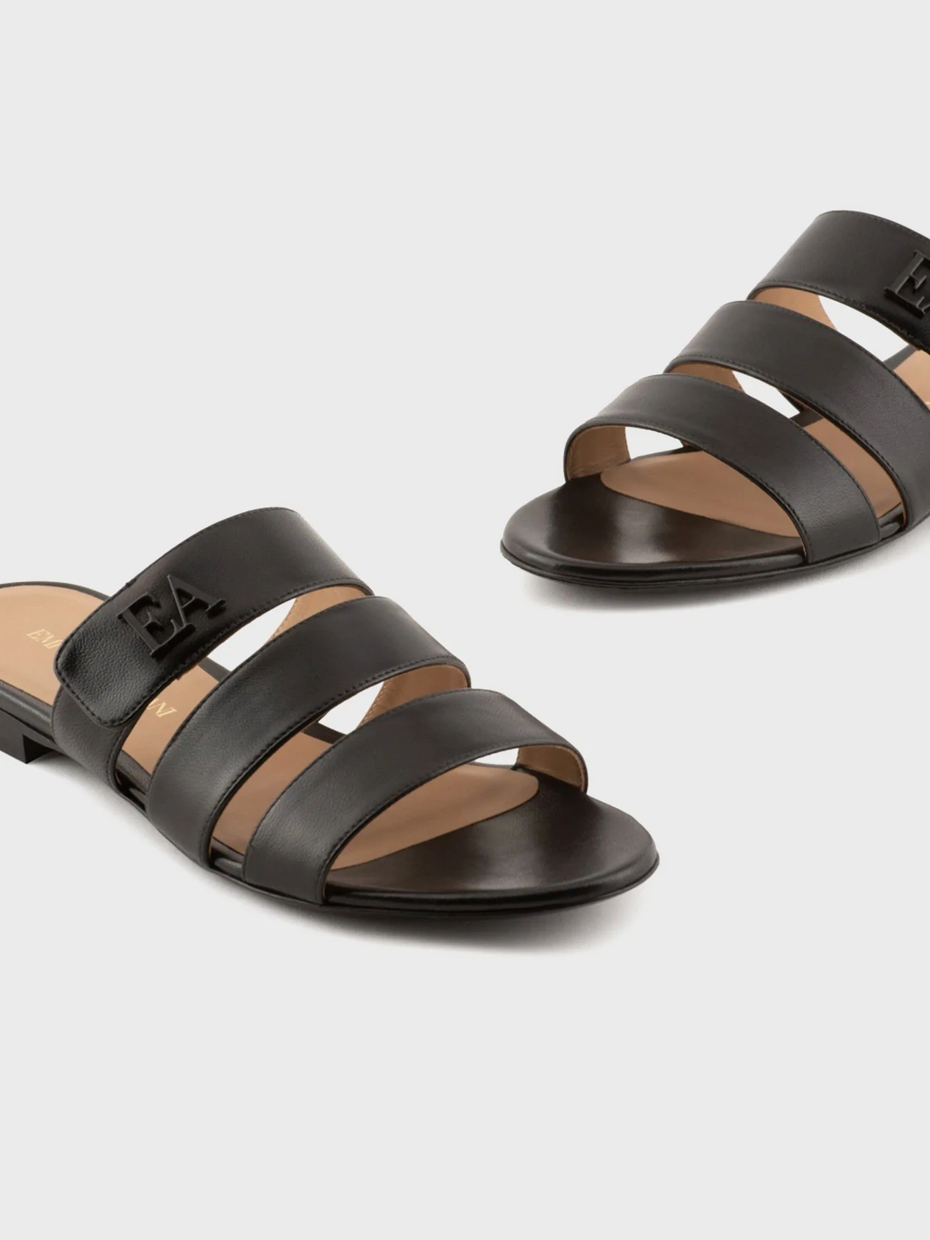Шлёпанцы Emporio Armani модель X3P816-XF271-00002 Шлёпанцы Emporio Armani модель X3P816-XF271-00002 Фото