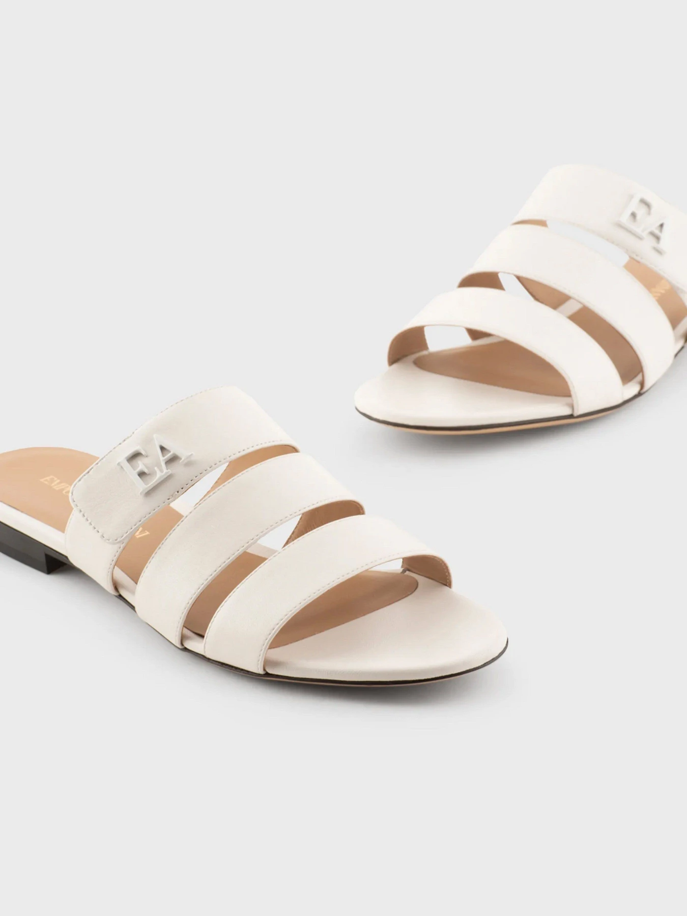 Шлёпанцы Emporio Armani модель X3P816-XF271-00395 Шлёпанцы Emporio Armani модель X3P816-XF271-00395 Фото