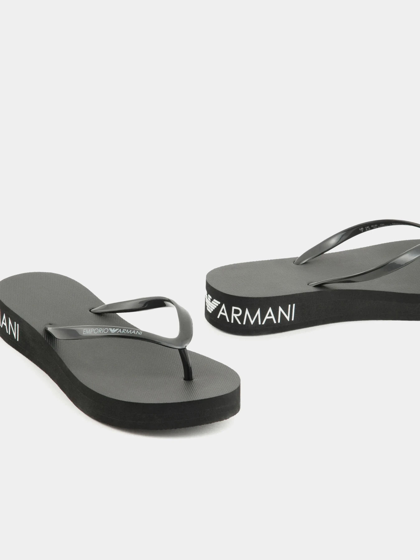 Шльопанці Emporio Armani модель XVQS07-XN118-00002 Шльопанці Emporio Armani модель XVQS07-XN118-00002 Фото
