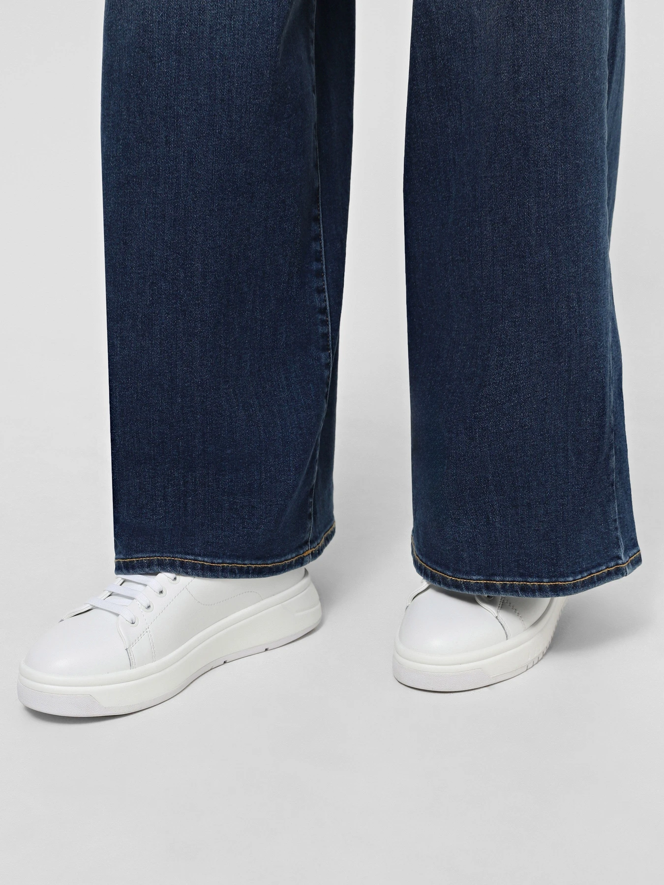 Кроссовки Emporio Armani модель X3X024-XR128-T862 Кроссовки Emporio Armani модель X3X024-XR128-T862 Фото
