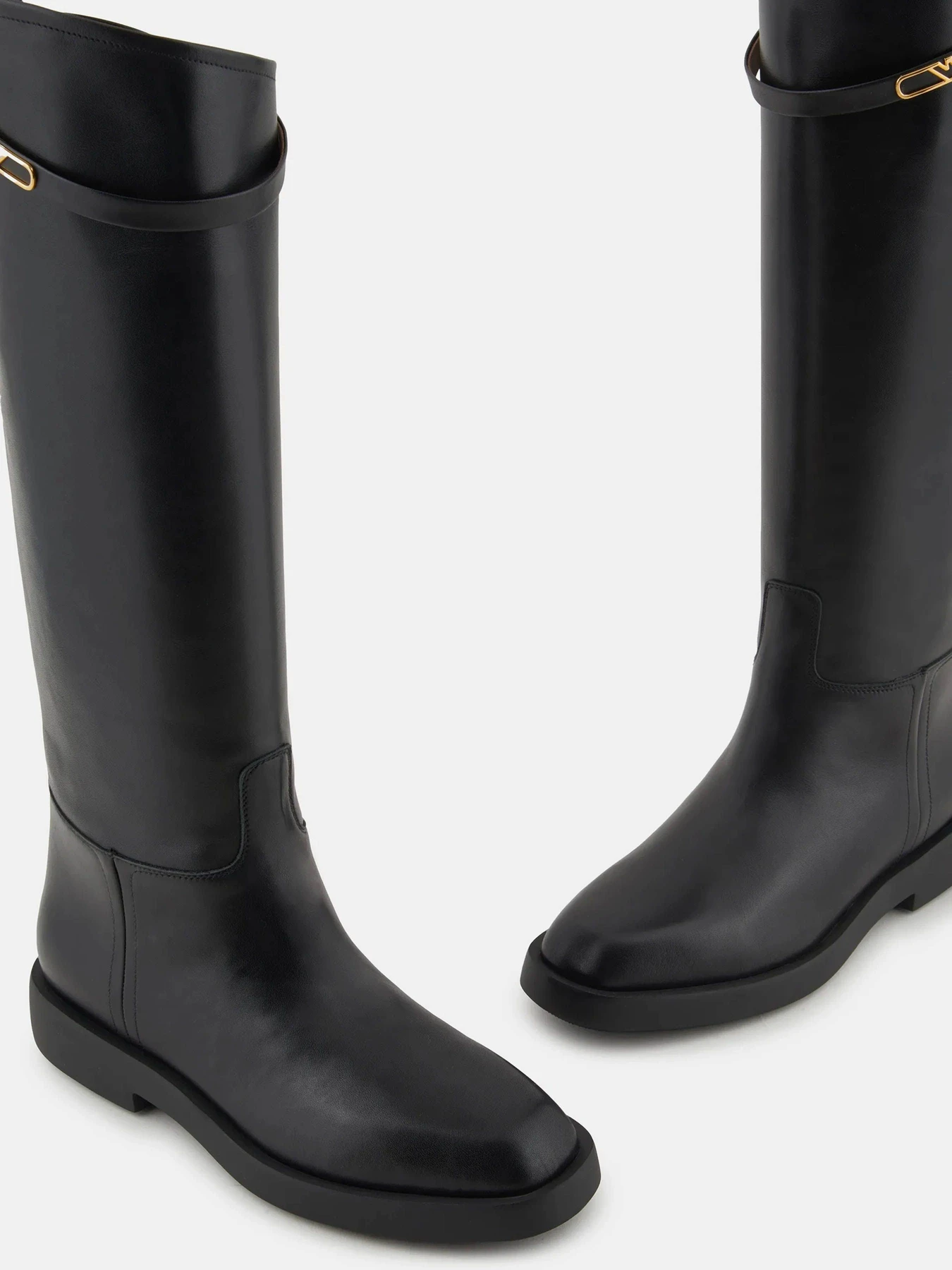 Ботинки и сапоги Emporio Armani модель EW000422-AF11991-UC001 Ботинки и сапоги Emporio Armani модель EW000422-AF11991-UC001 Фото