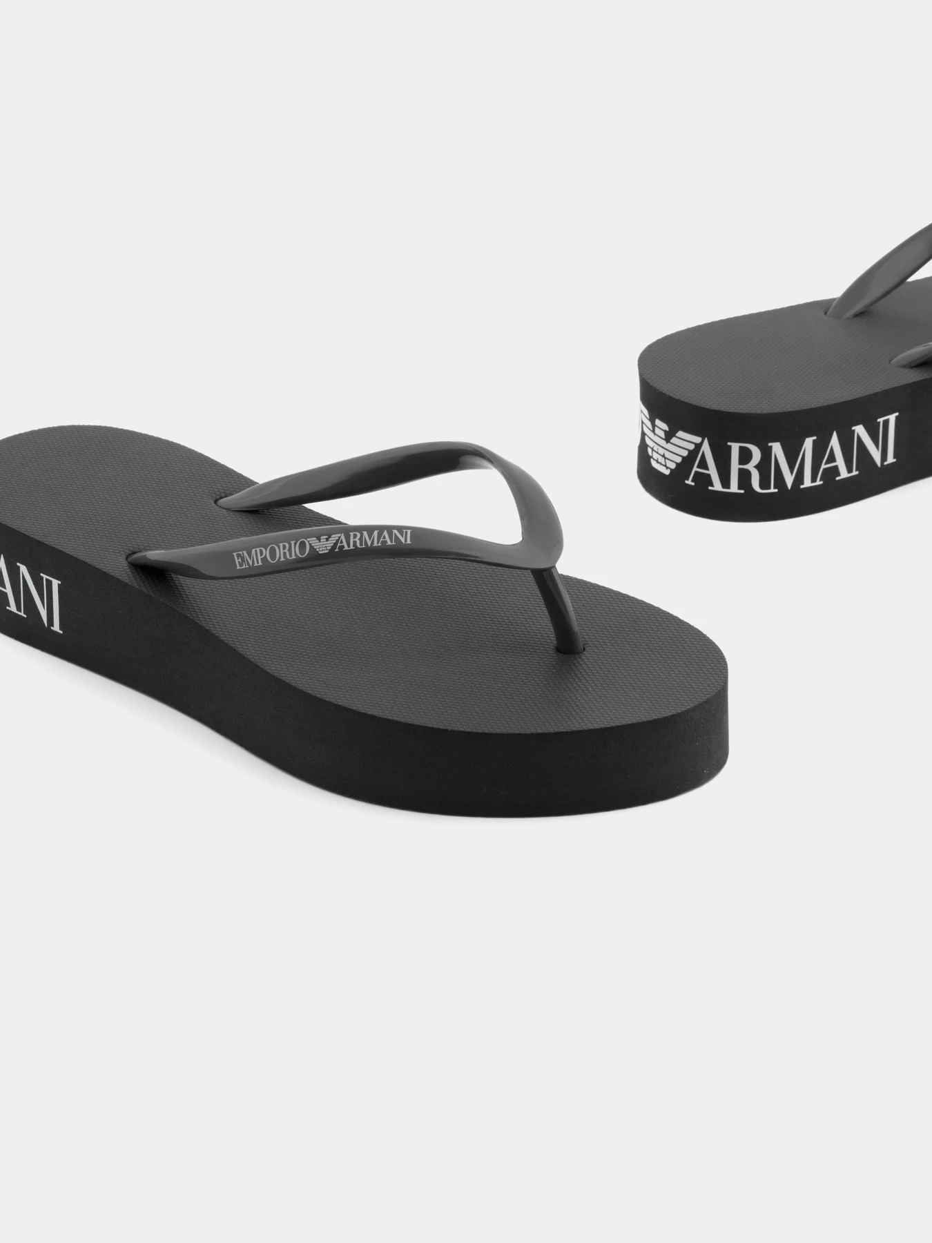 Шлёпанцы Emporio Armani модель XVQS09-XN118-00002 Шлёпанцы Emporio Armani модель XVQS09-XN118-00002 Фото